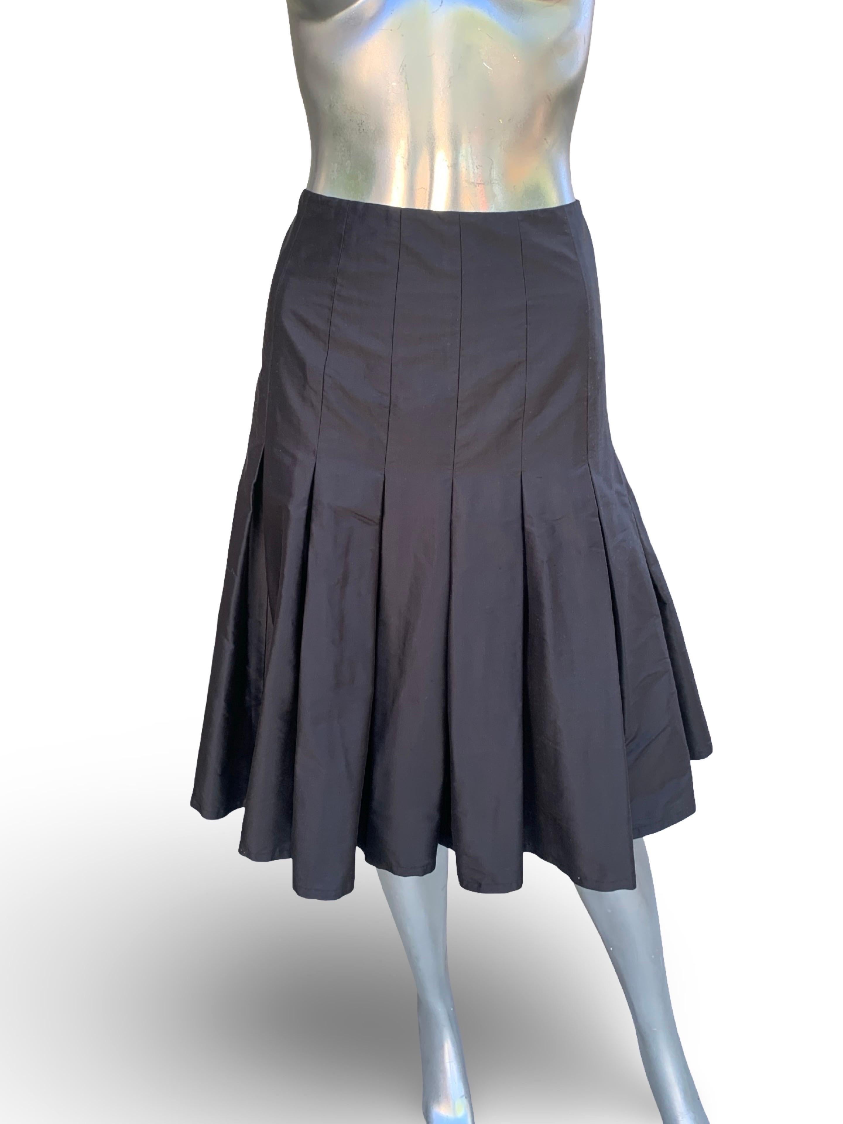 Worth NY 2 Piece Black Silk Sweater and Box Pleated Skirt Set Size 10/M For Sale 8