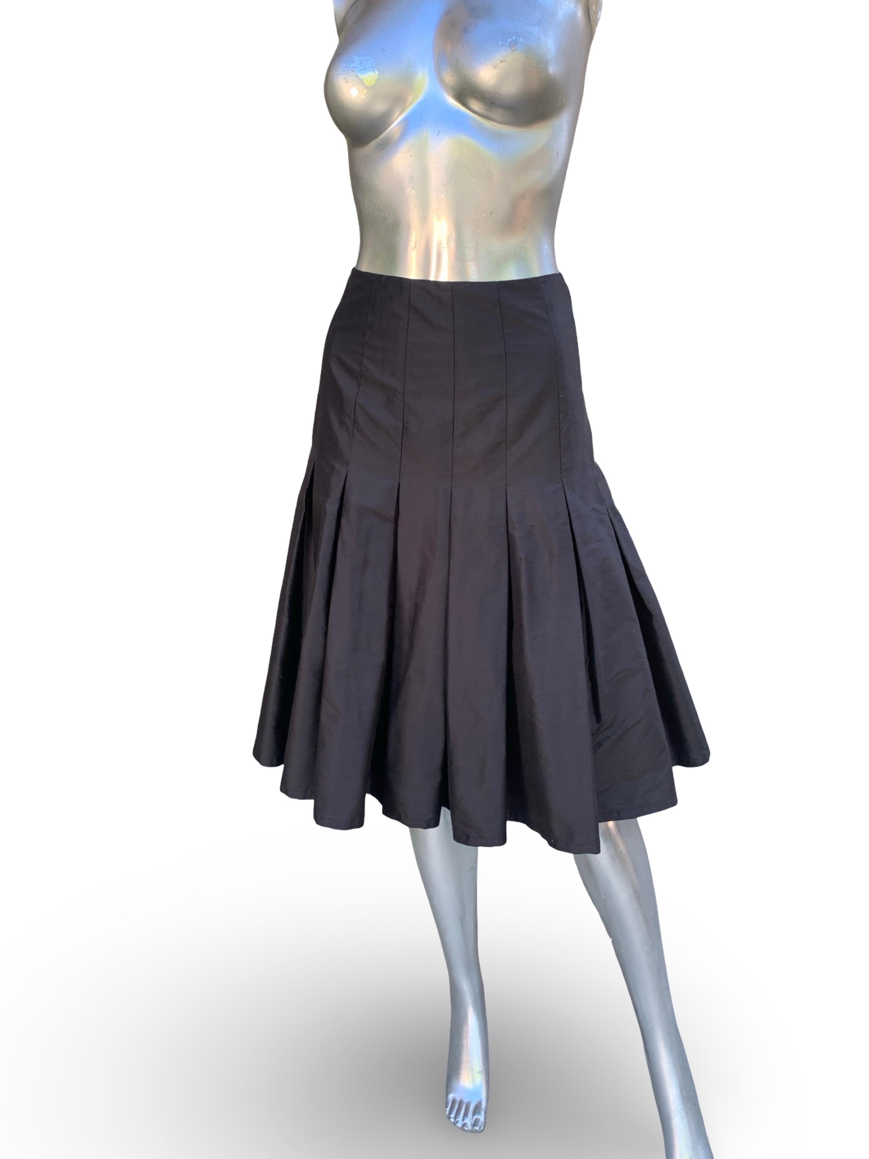 Worth NY 2 Piece Black Silk Sweater and Box Pleated Skirt Set Size 10/M For Sale 9