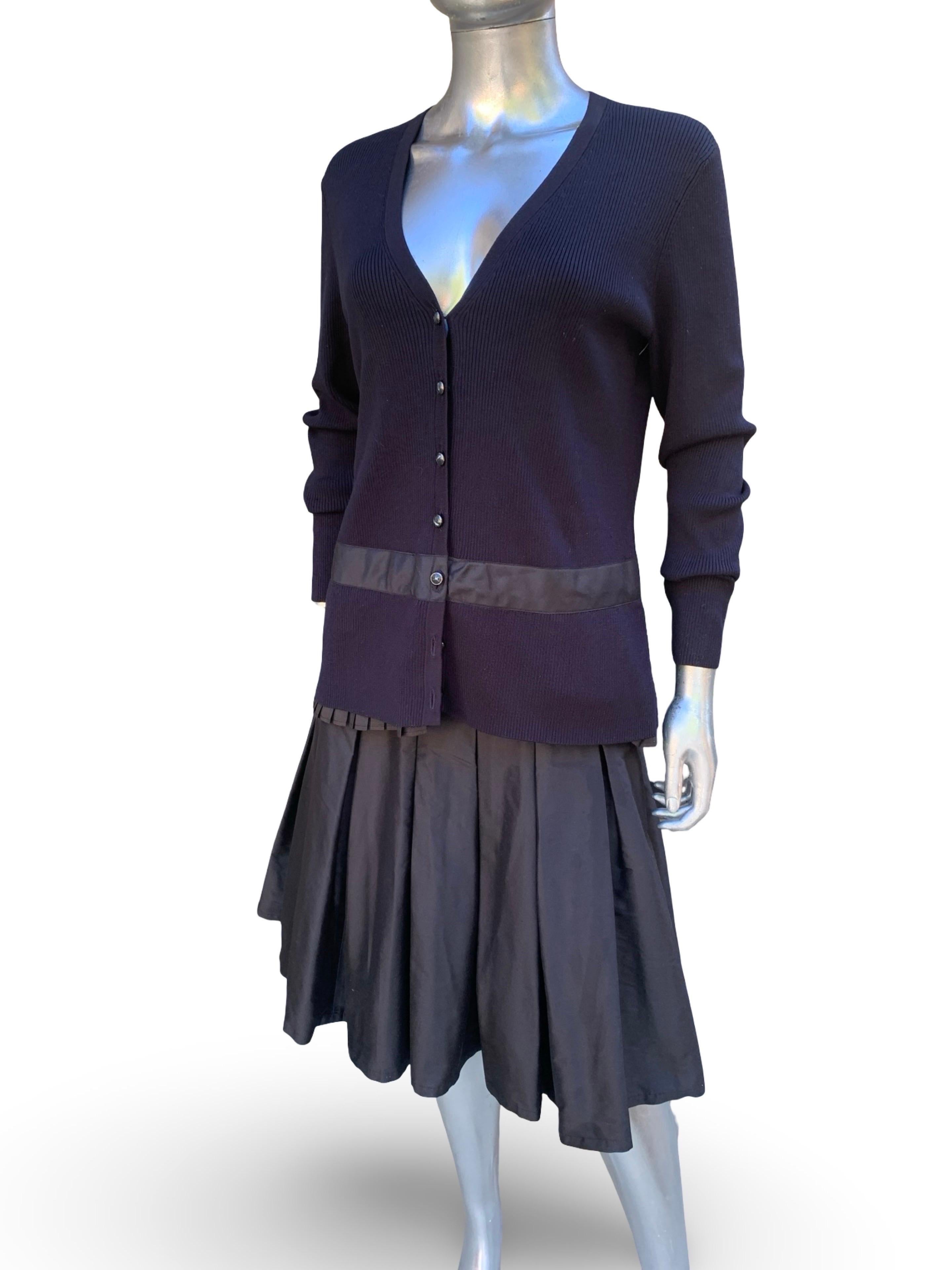 Worth NY 2 Piece Black Silk Sweater and Box Pleated Skirt Set Size 10/M For Sale 3