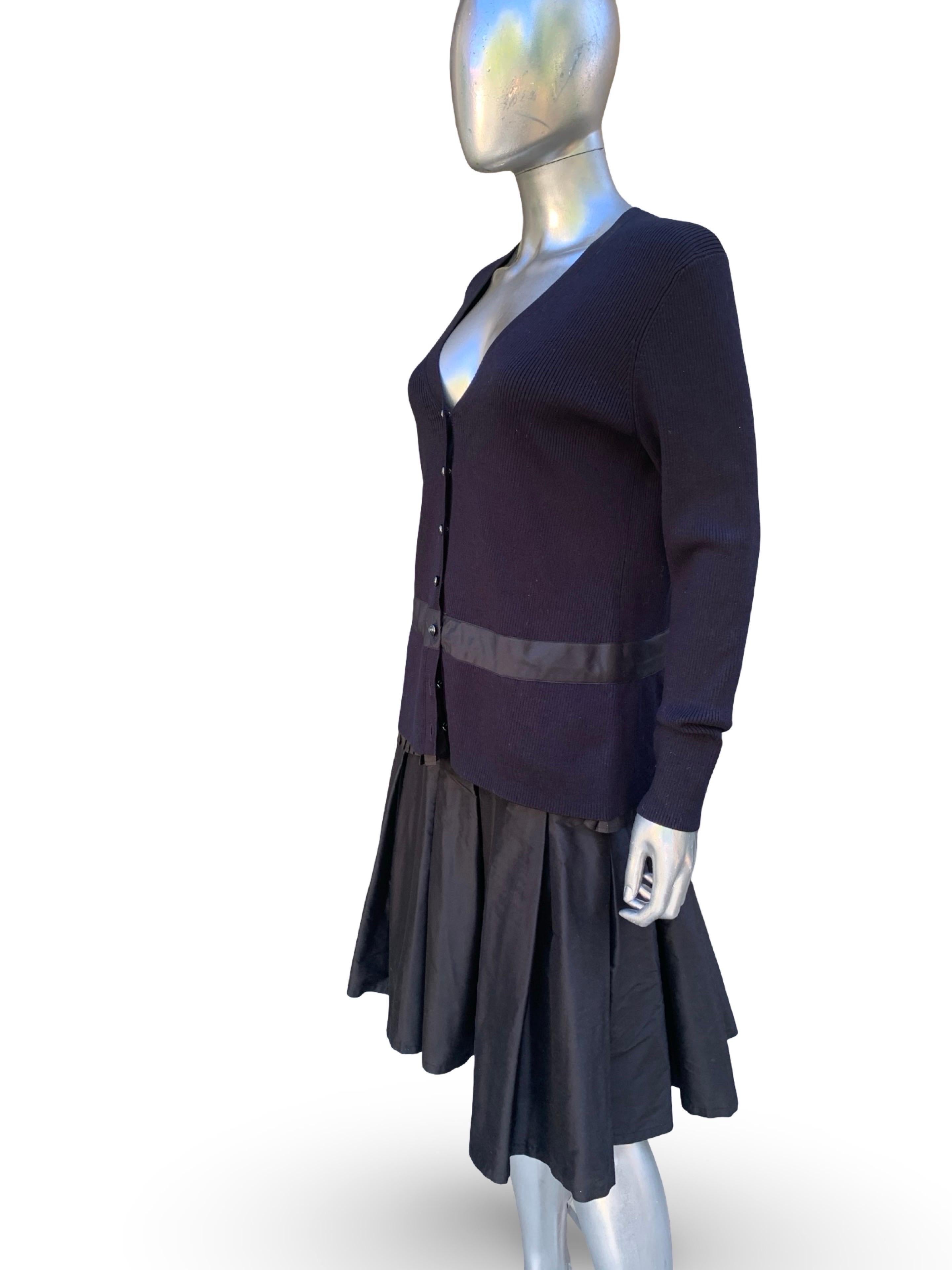 Worth NY 2 Piece Black Silk Sweater and Box Pleated Skirt Set Size 10/M For Sale 4