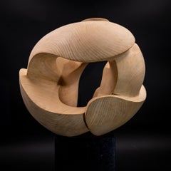 Embrace II di Wouter van der Vlugt - Scultura in legno, castagno, movimento, organico