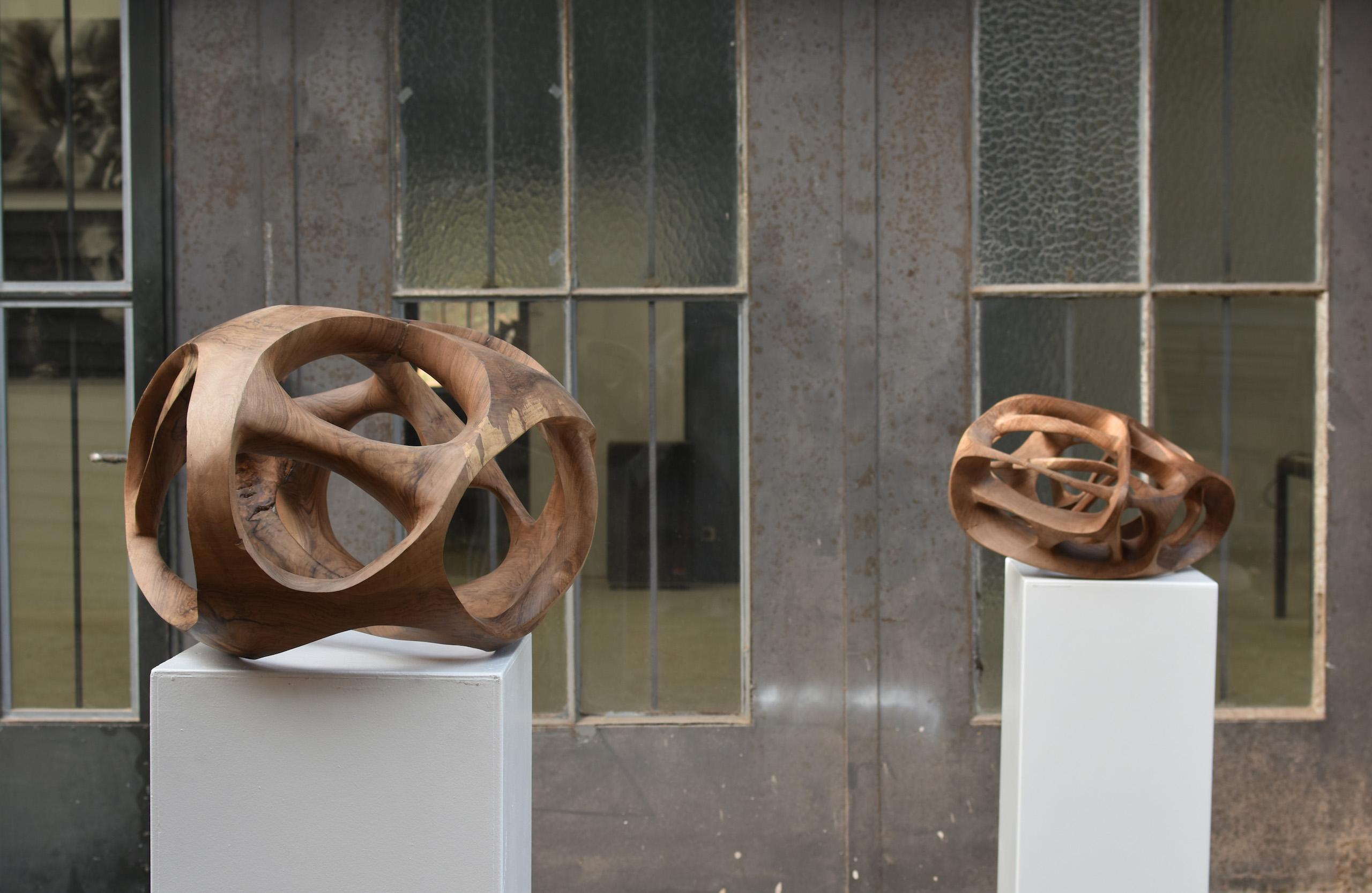 Singularity II by Wouter van der Vlugt - Wood sculpture, walnut, movement, shape For Sale 12