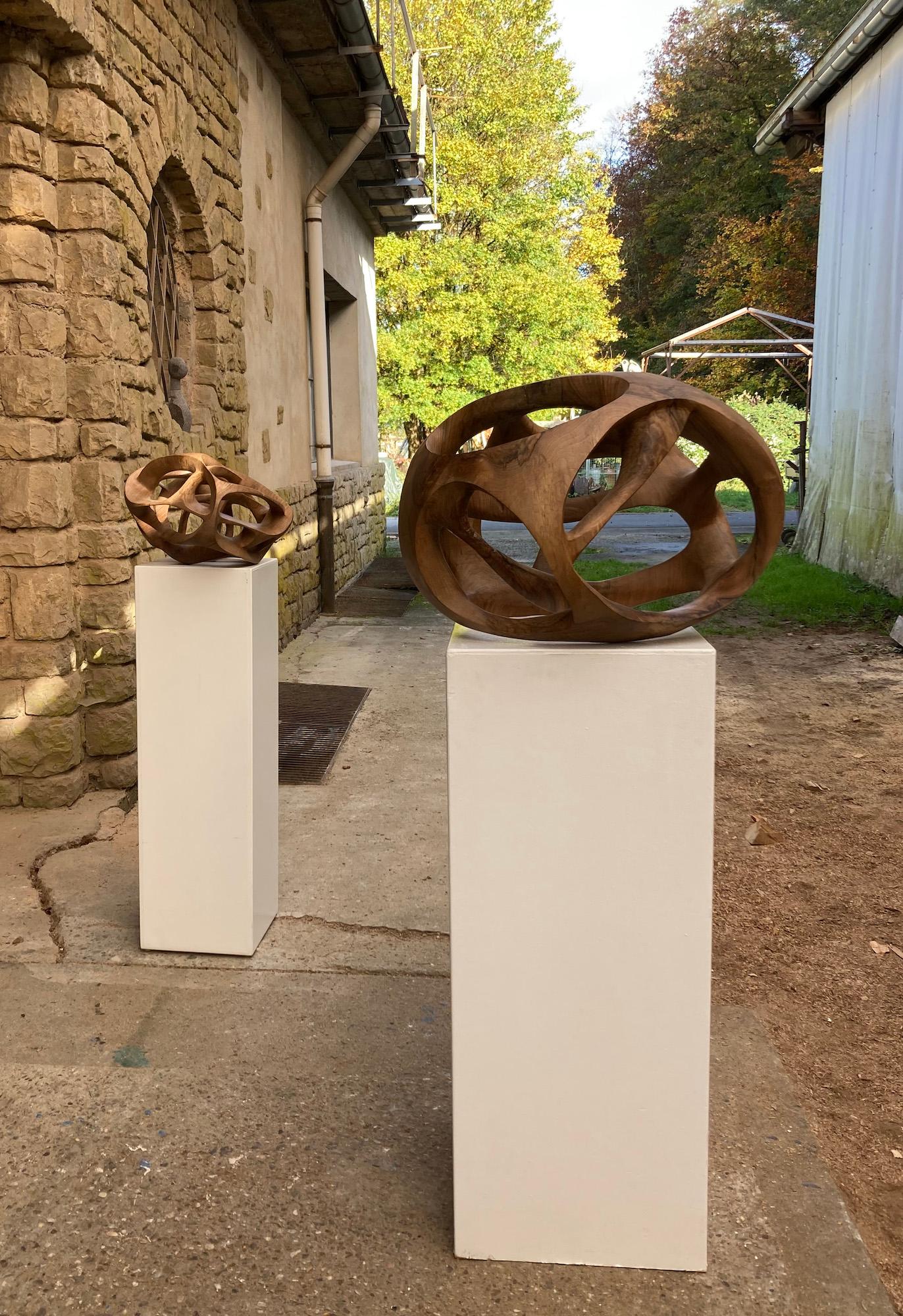 Singularity II by Wouter van der Vlugt - Wood sculpture, walnut, movement, shape For Sale 13