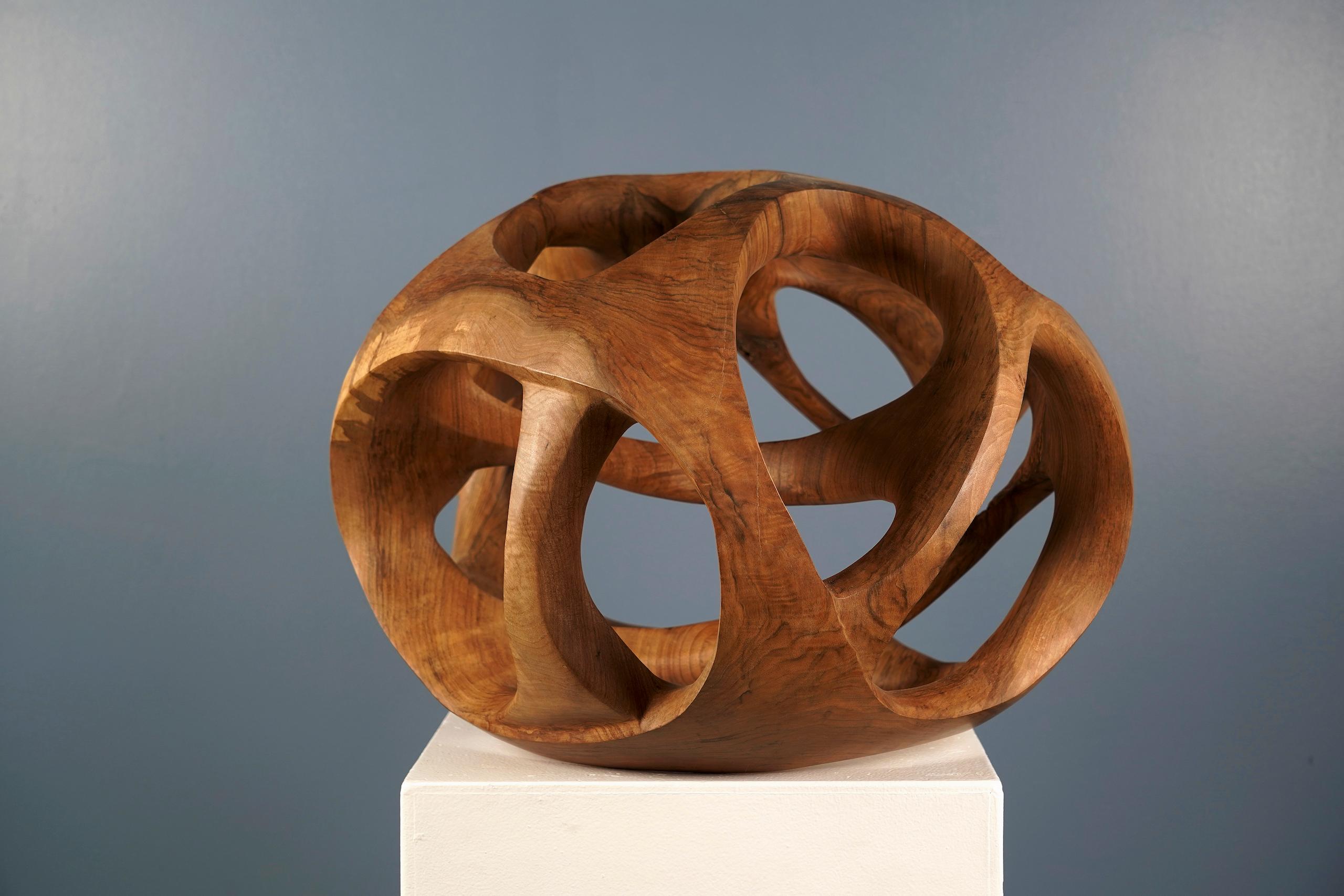 Singularity II by Wouter van der Vlugt - Wood sculpture, walnut, movement, shape For Sale 2