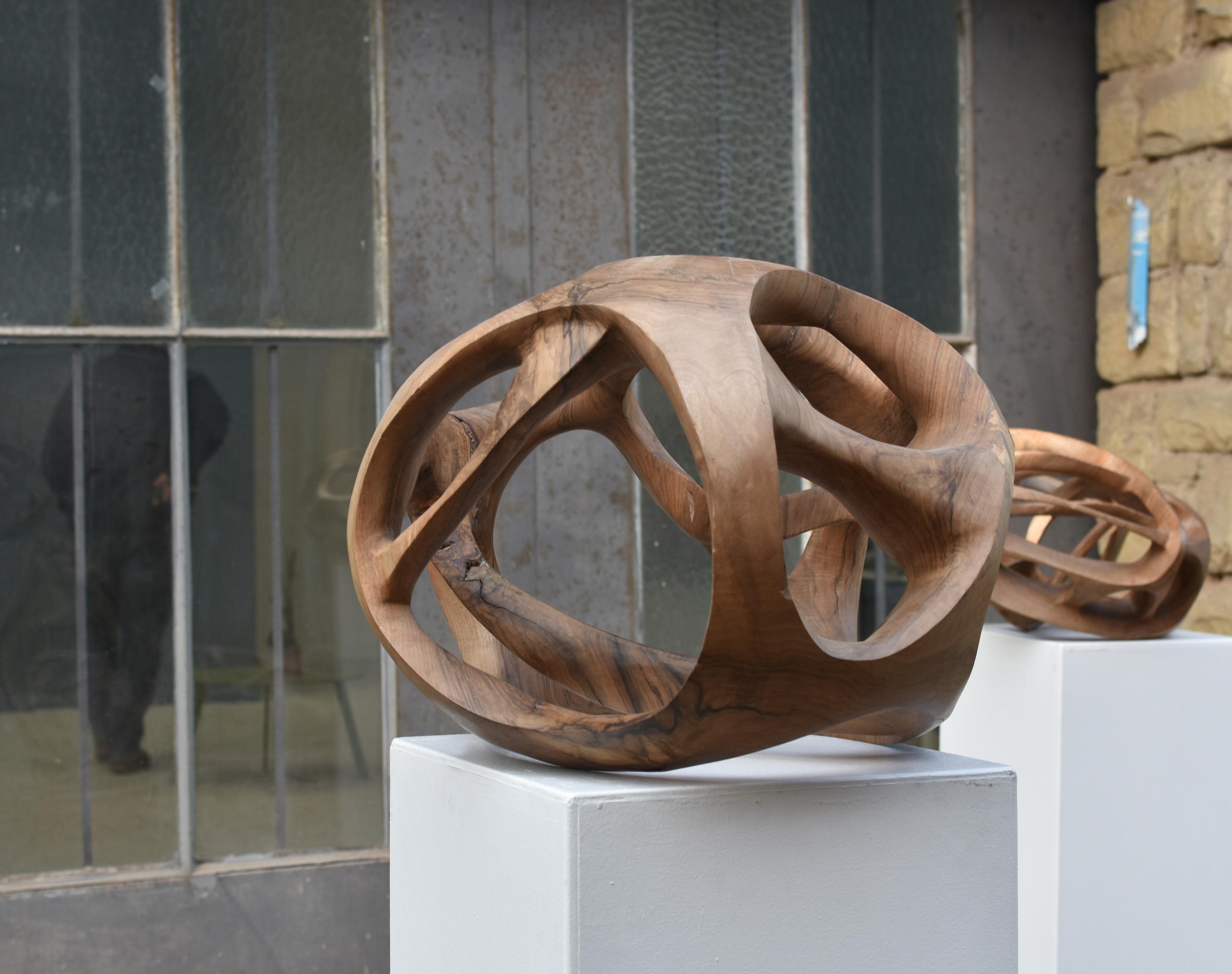 Singularity II by Wouter van der Vlugt - Wood sculpture, walnut, movement, shape For Sale 8