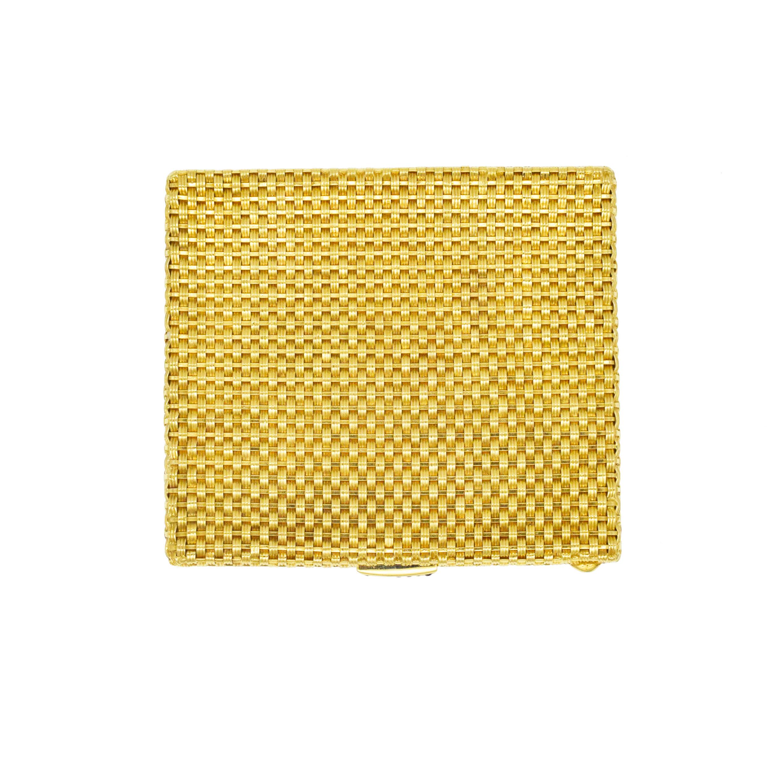 Taglio rotondo Tessuto giallo 18k  un vecchio portasigarette. in vendita