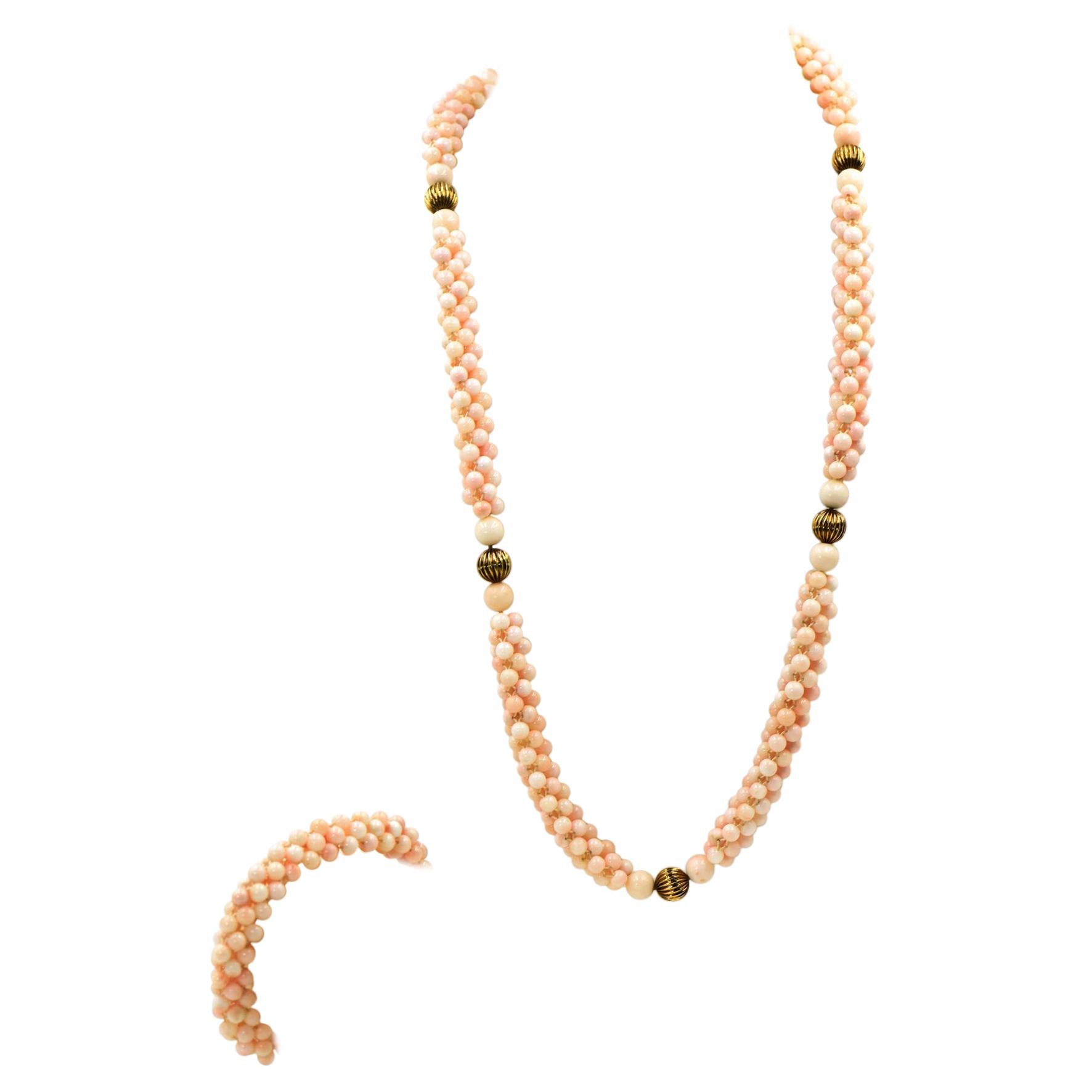 Halskette und Armband aus Gold mit gewebter Engelshaut-Koralle