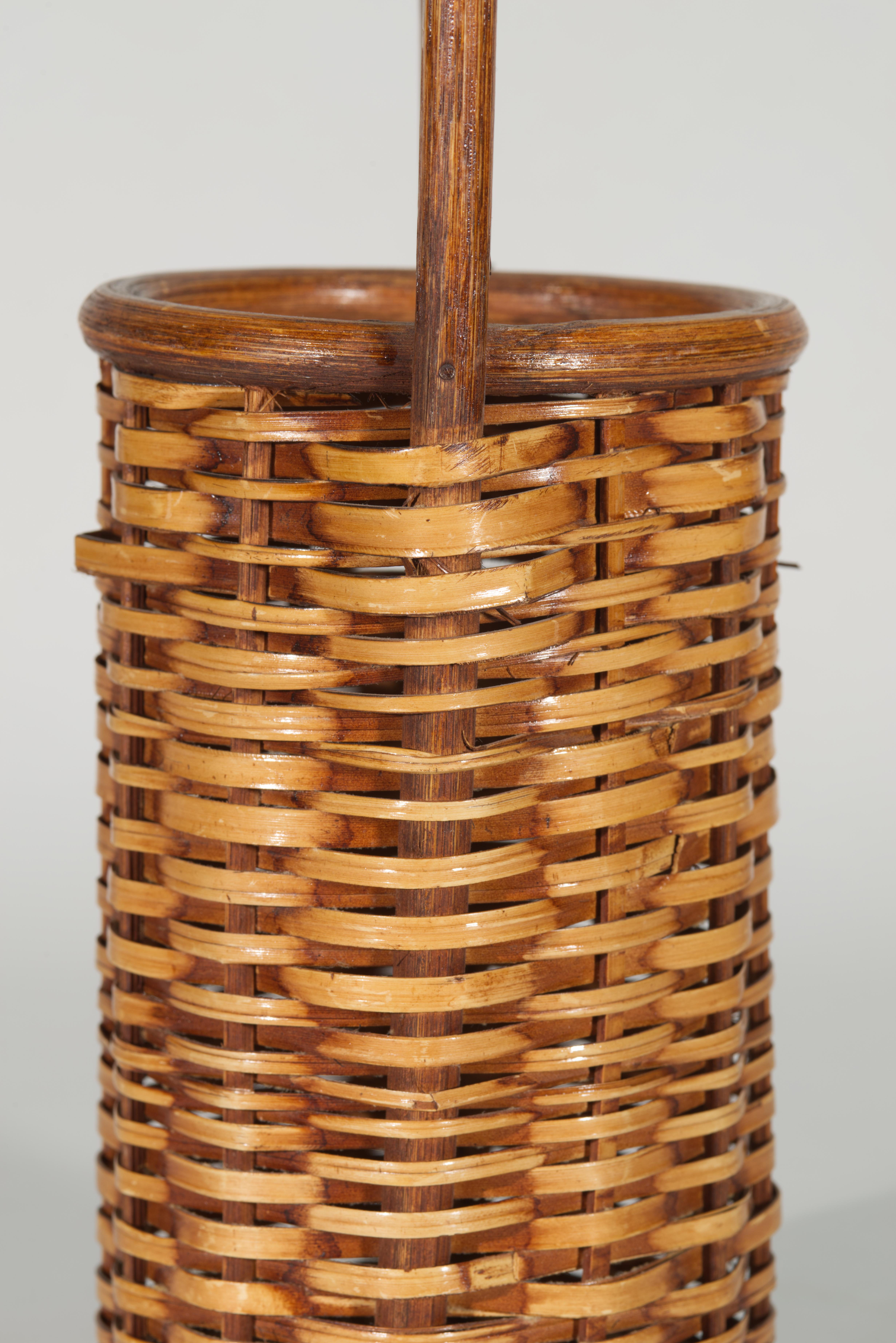 20ième siècle Panier Ikebana en osier de bambou tissé, Artisanat Philippines en vente