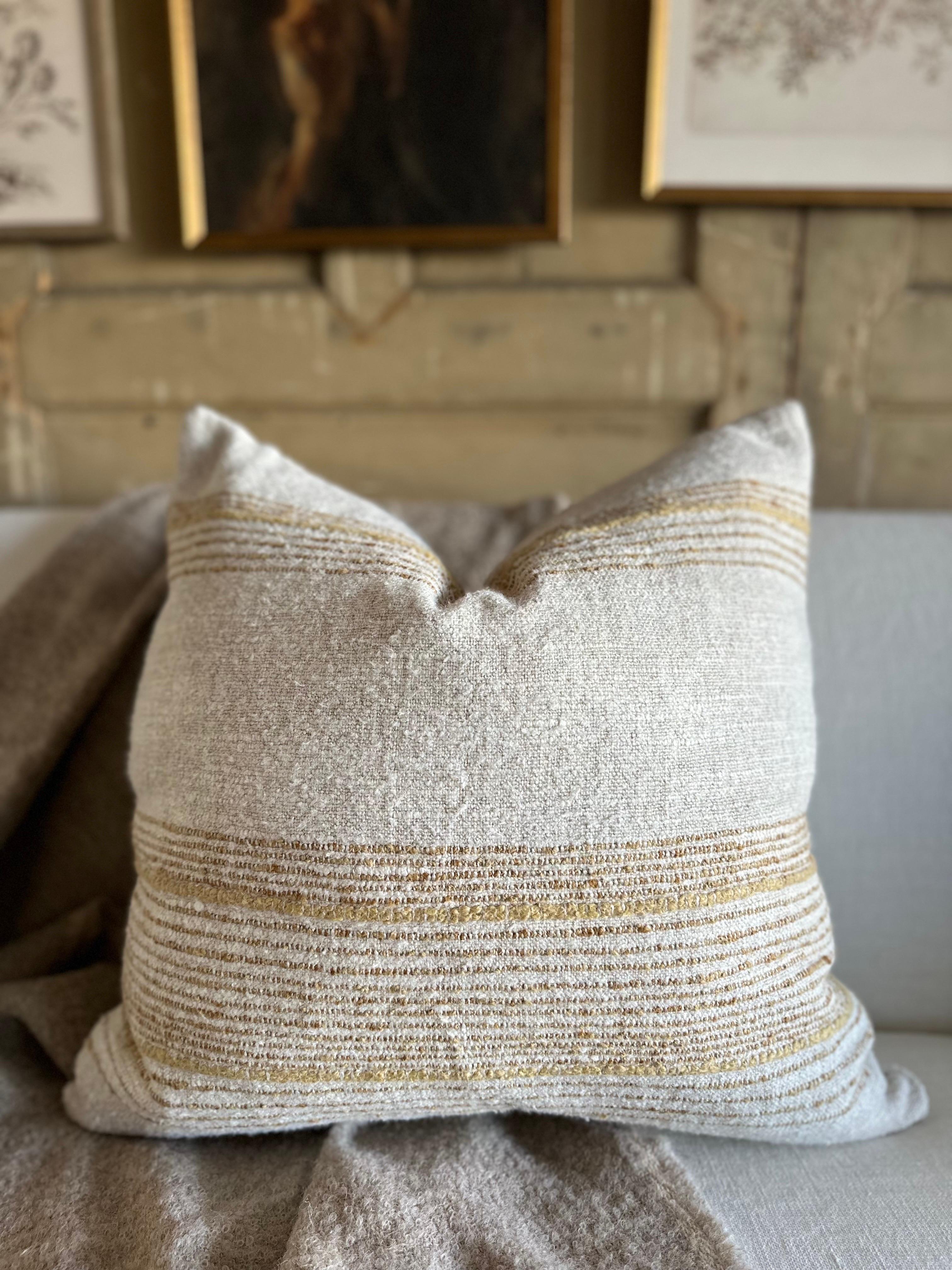 Hand Woven Wool and linen Accent Pillow
Extremely soft to the hand, this beautiful natural colored nubby woven style accent pillow is a perfect accent to your space.
Includes Down/Feather insert
Size: 23