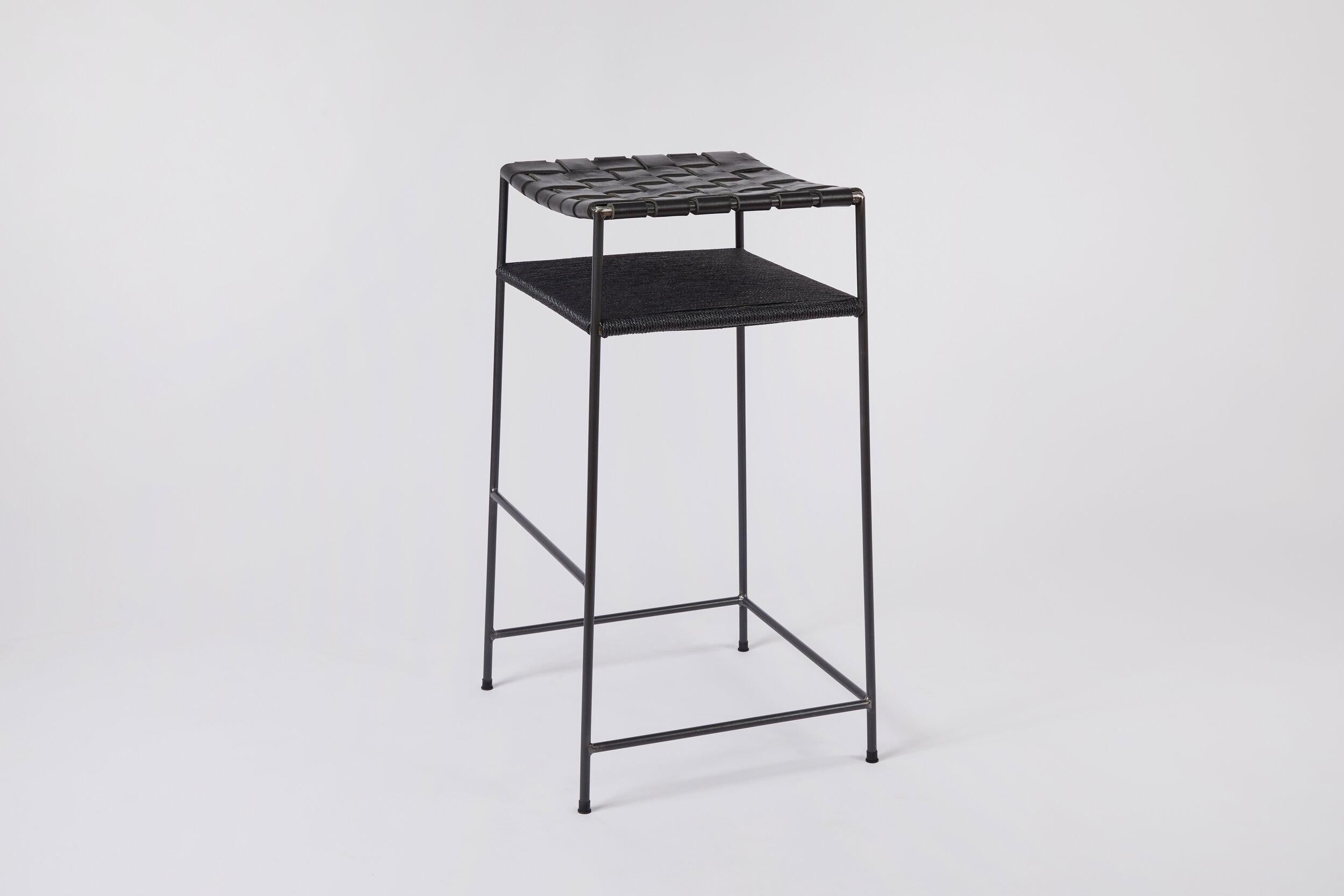 Barhocker aus gewebtem schwarzem Leder und dänischer Kordel (Moderne) im Angebot