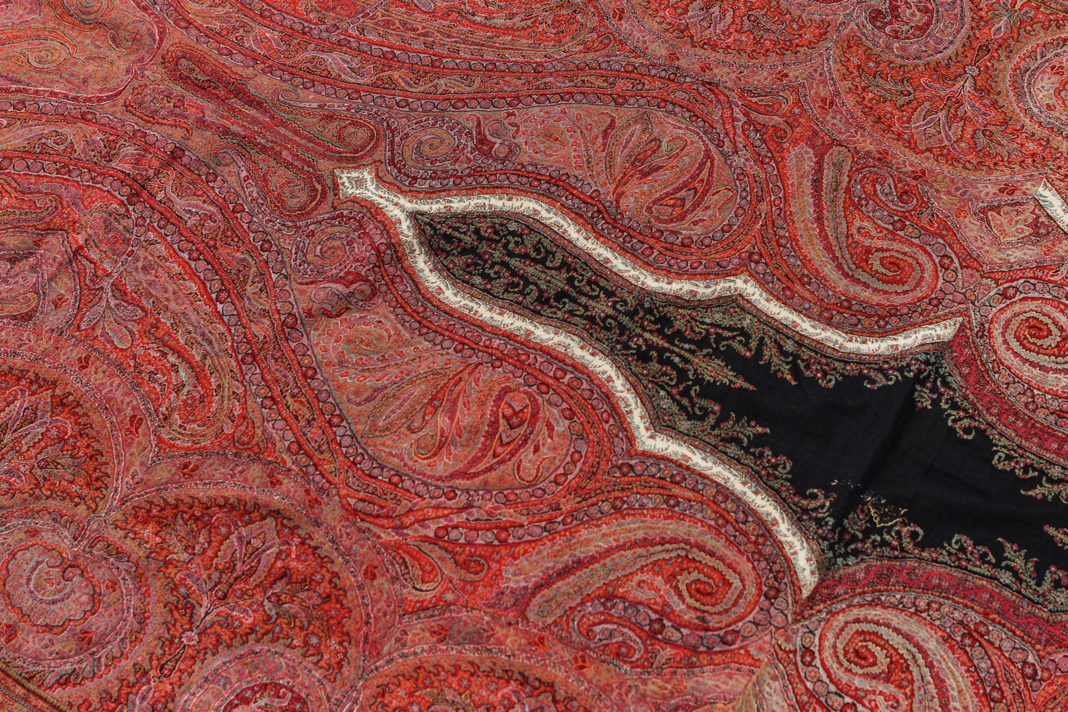 Antiker Kaschmir-Textilschal mit Paisleymuster und Überwurf, 1850-1890 im Angebot 1