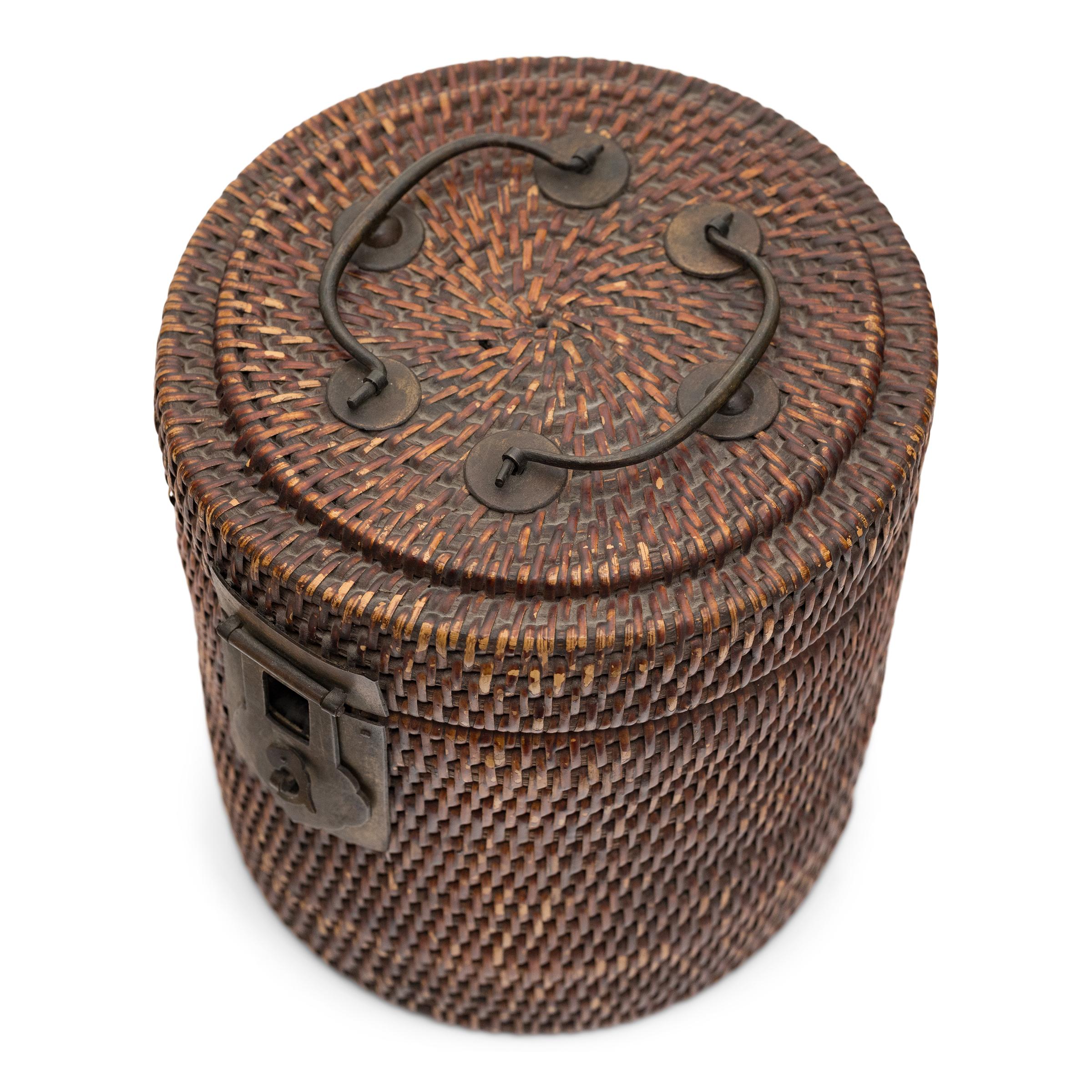 Woven Chinese Tea Cozy Box, c. 1900 In Good Condition In Chicago, IL
