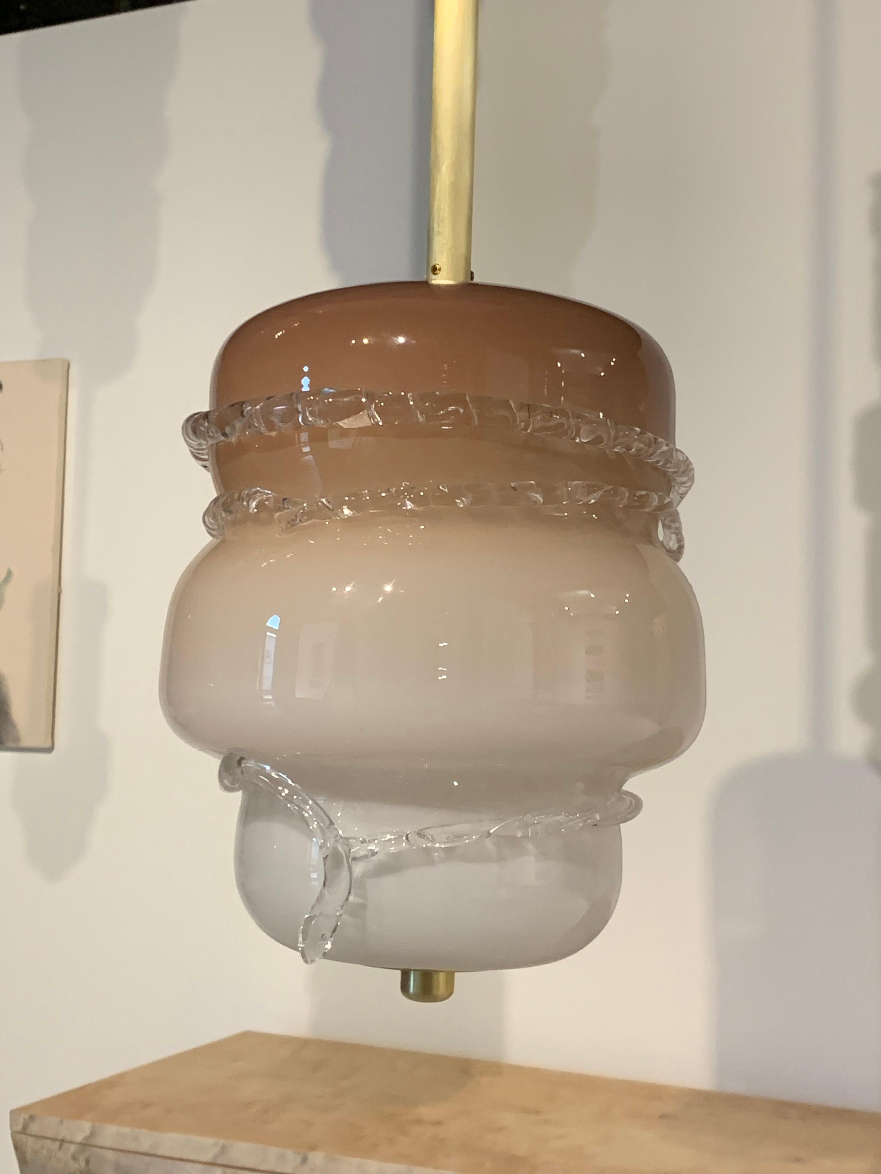 Geflochtener Kolonie-Kronleuchter aus Glas und Meerschaum von Feyza Kemahlioglu (21. Jahrhundert und zeitgenössisch) im Angebot