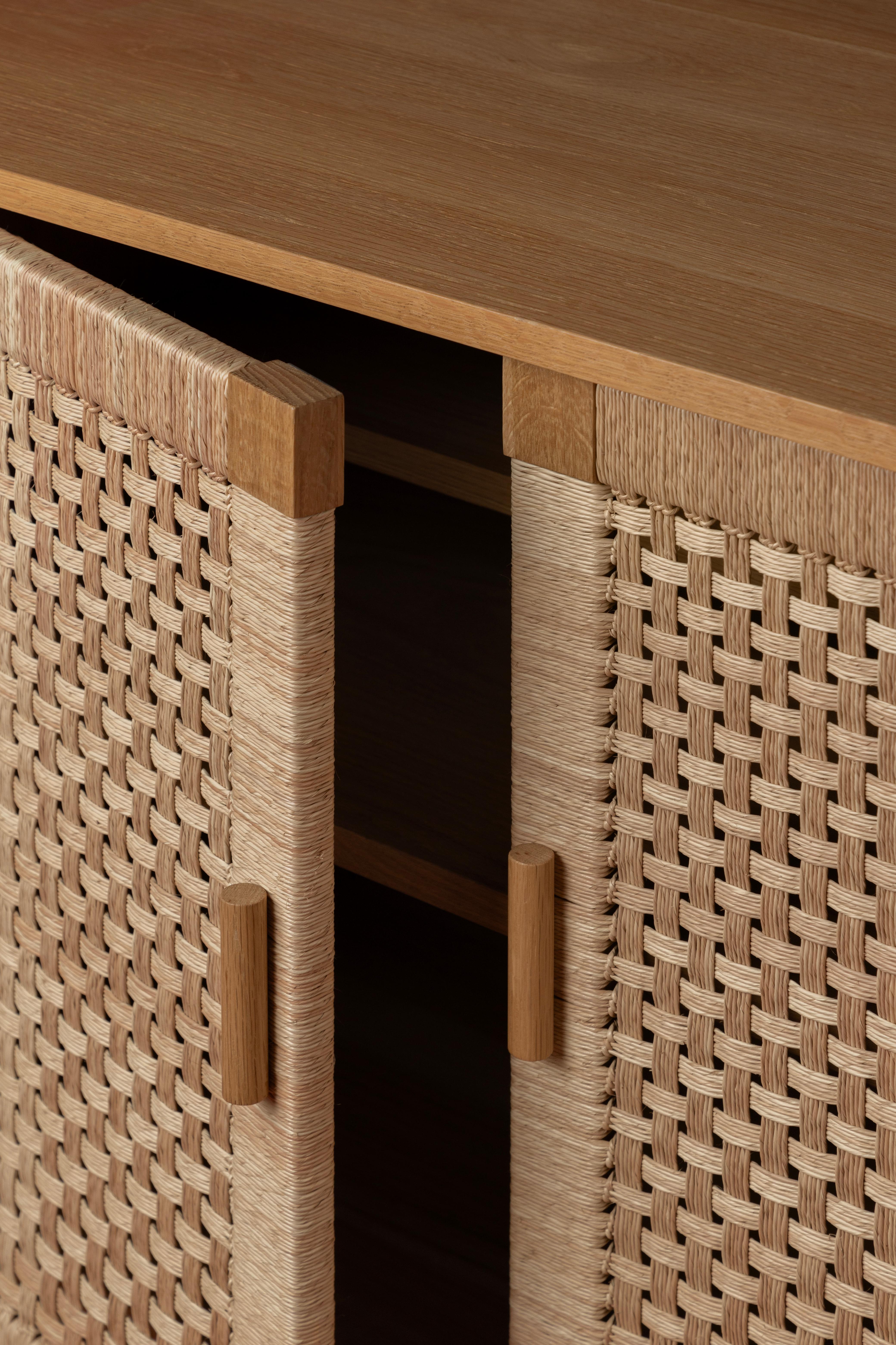 Credenza con ante in corda di palma intrecciata a mano di Michael van Beuren da LUTECA in vendita 2