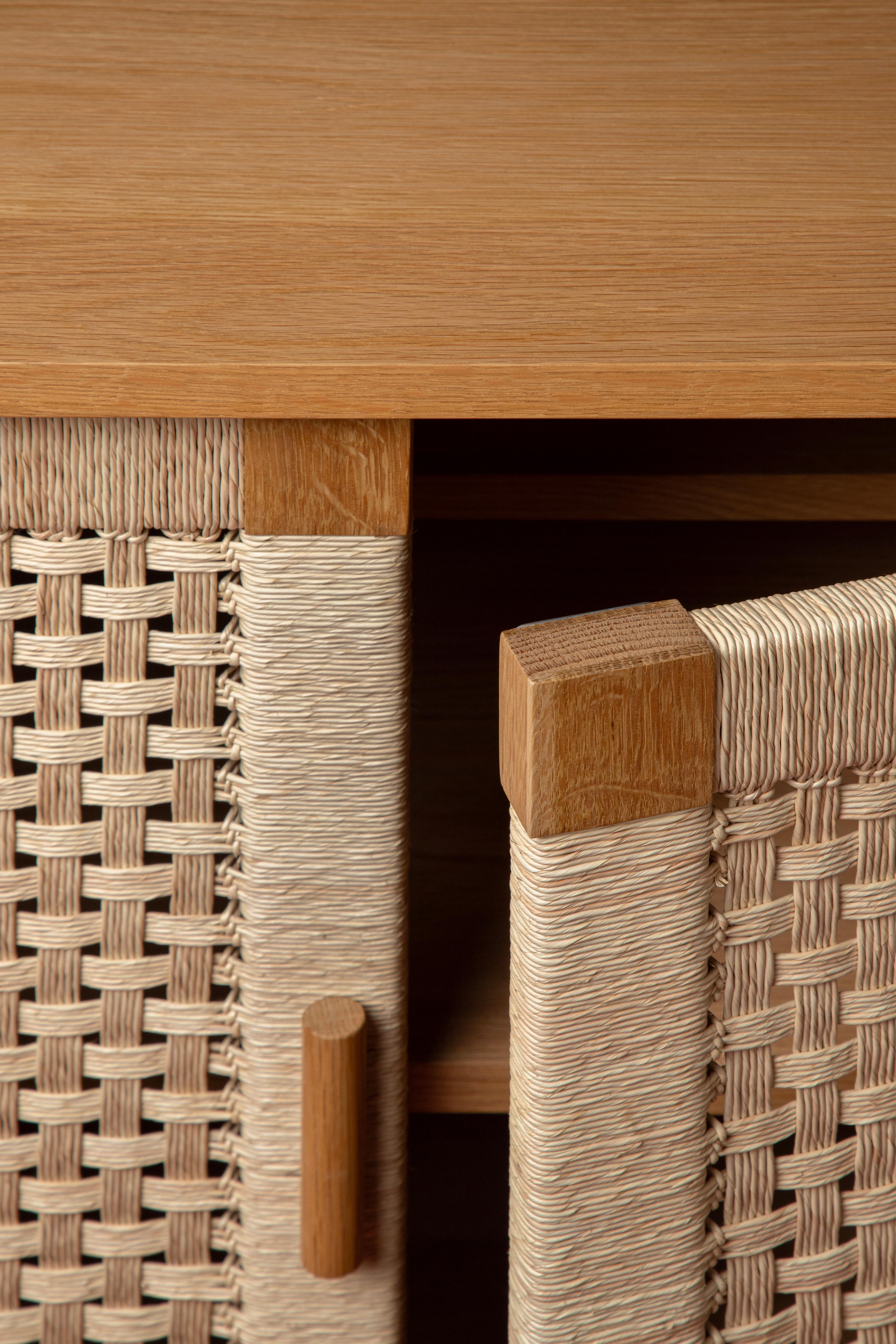 Legno Credenza con ante in corda di palma intrecciata a mano di Michael van Beuren da LUTECA in vendita