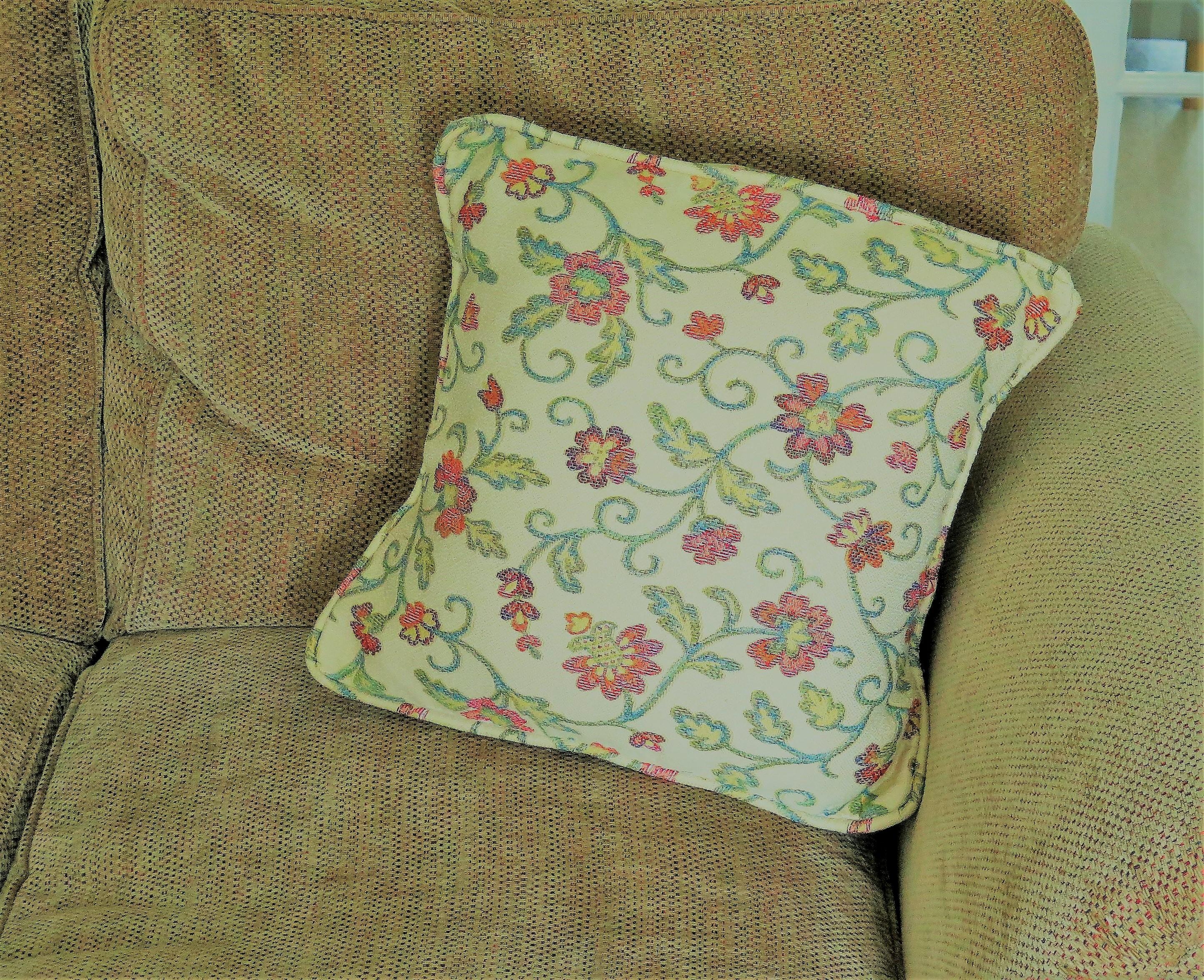 Woven Cushion or Pillow in Art Nouveau Floral Vine Style, 20th Century For Sale 7