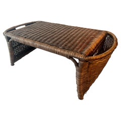 Bandeja de Cama de Mimbre Oscuro Tejido con Soportes para Libros en Asas Trenzadas