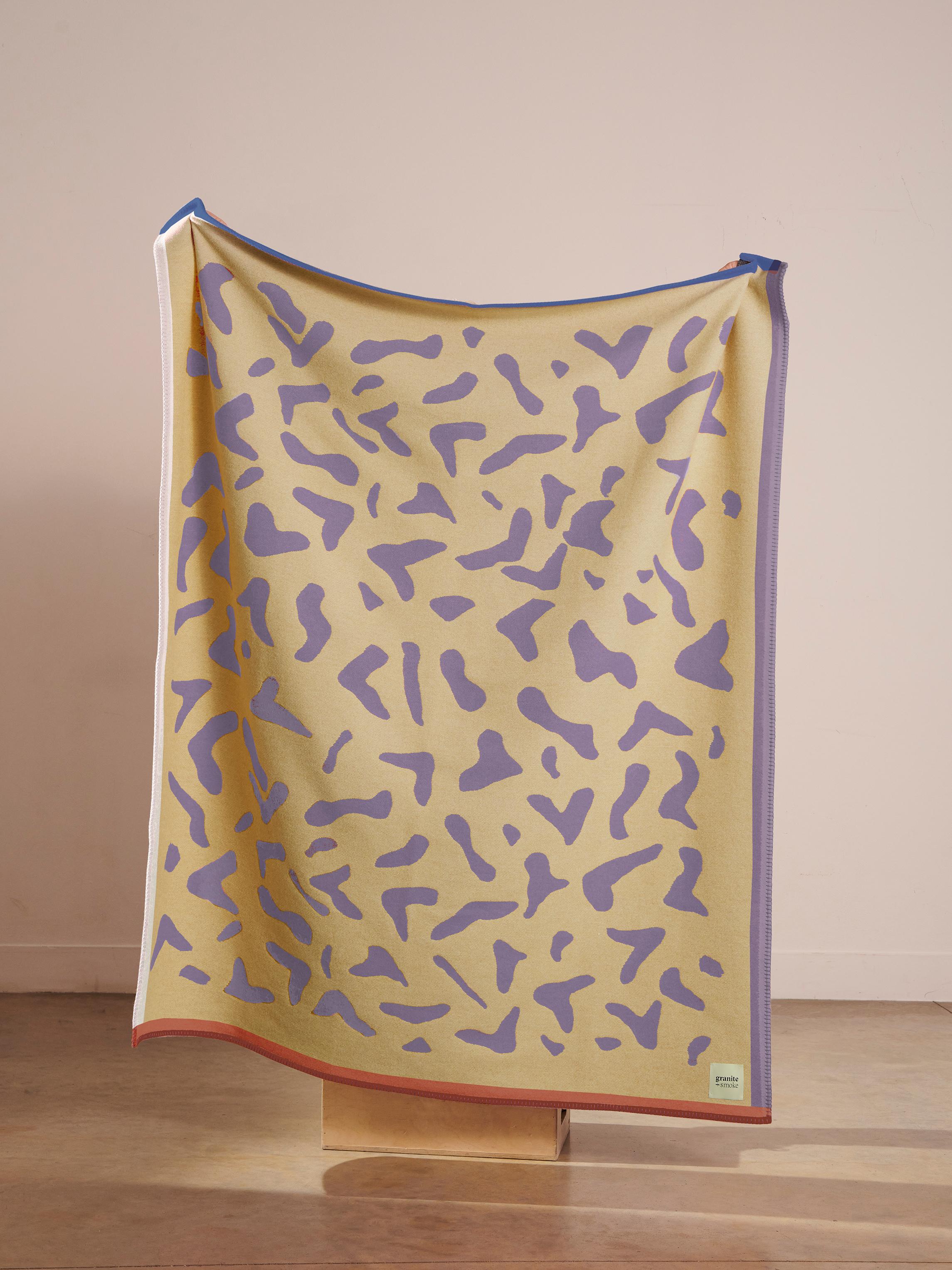 Moderne Couverture double face tissée jaune et lilas, couverture fabriquée au Royaume-Uni en vente