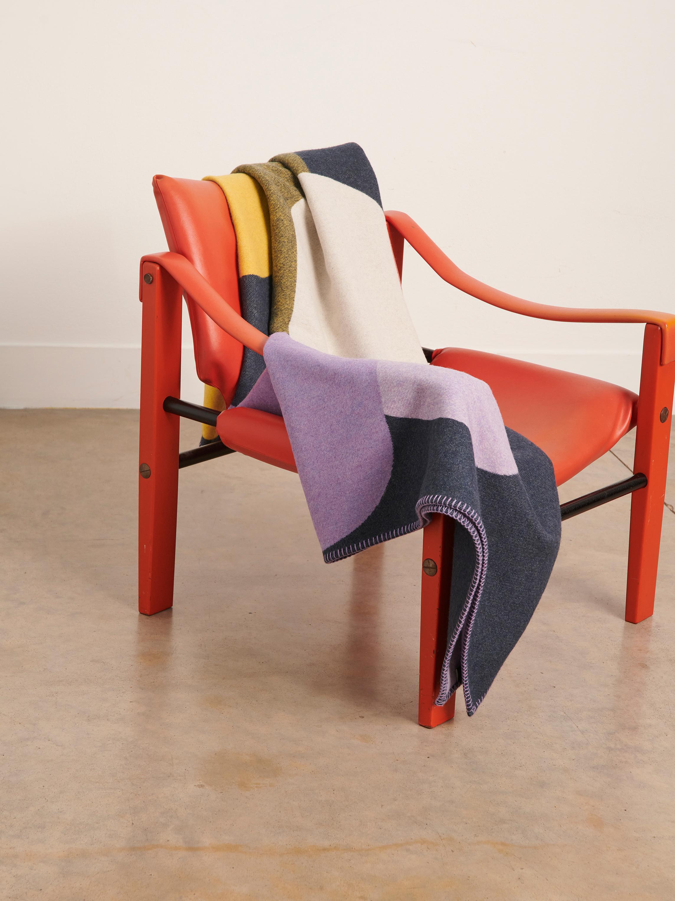 Couvertures double face en laine recyclée bleu sarcelle, jaune et lilas fabriquées au Royaume-Uni Neuf - En vente à London, London