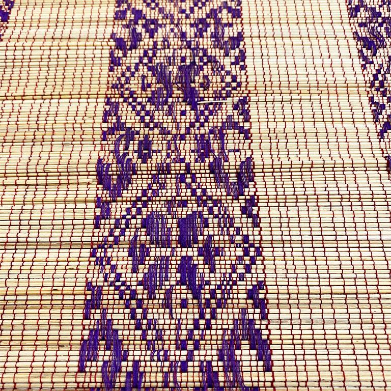 Sud-asiatique Sets de table en fibre tissée à motif floral violet, lot de quatre en vente