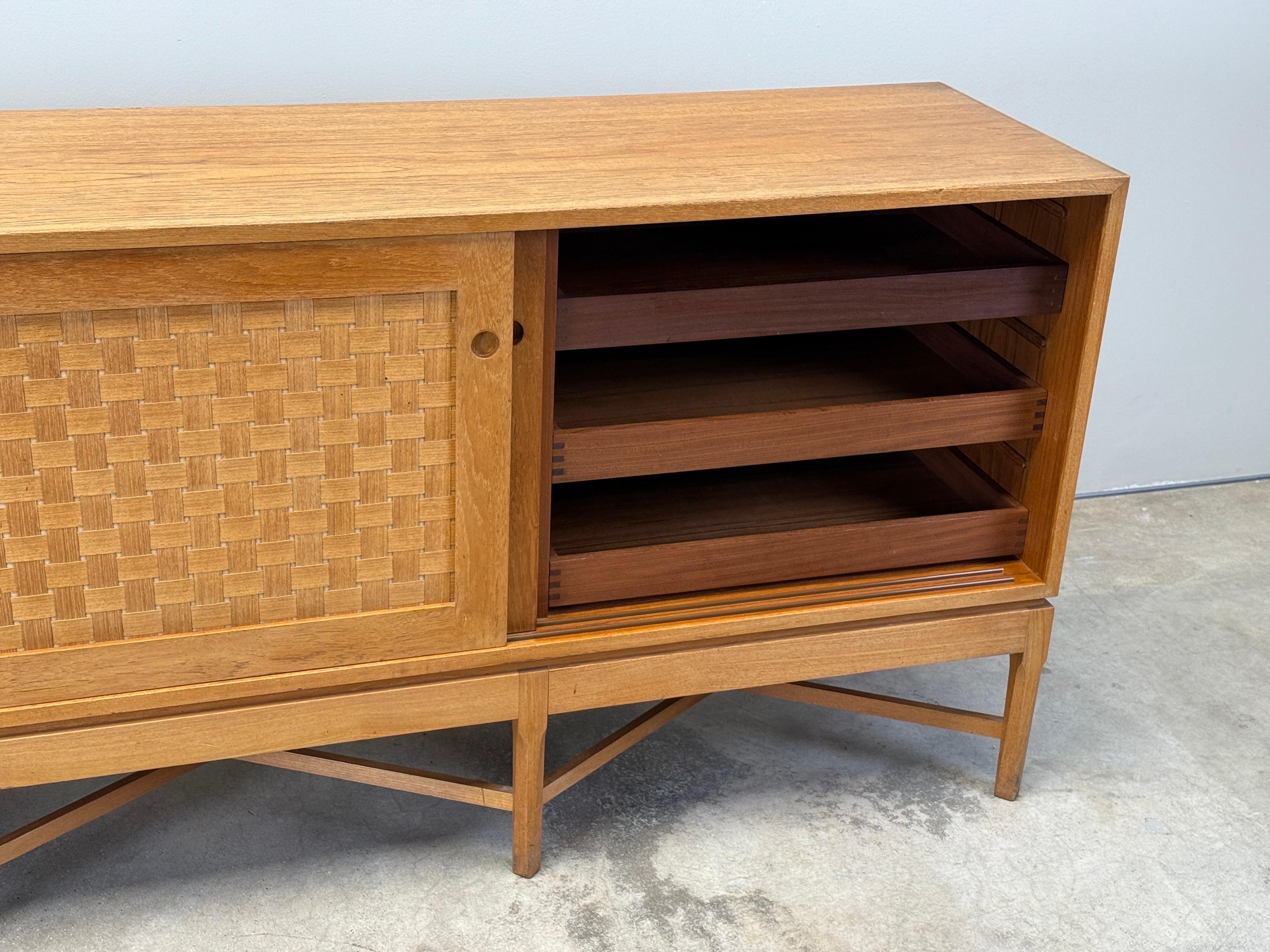 Woven Front Oak Cabinet by Ilse Rix in vendita 5