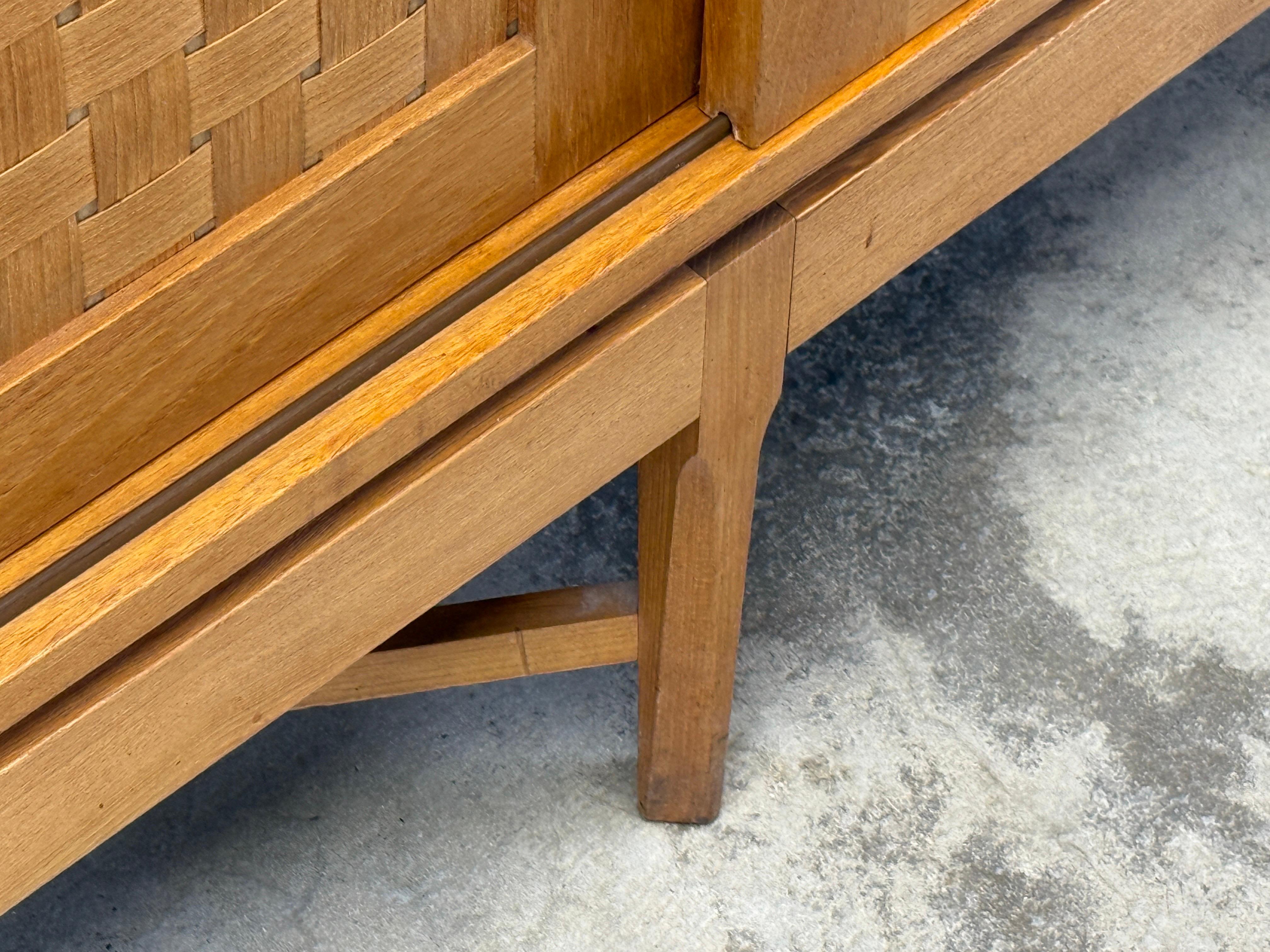 Woven Front Oak Cabinet by Ilse Rix in vendita 6