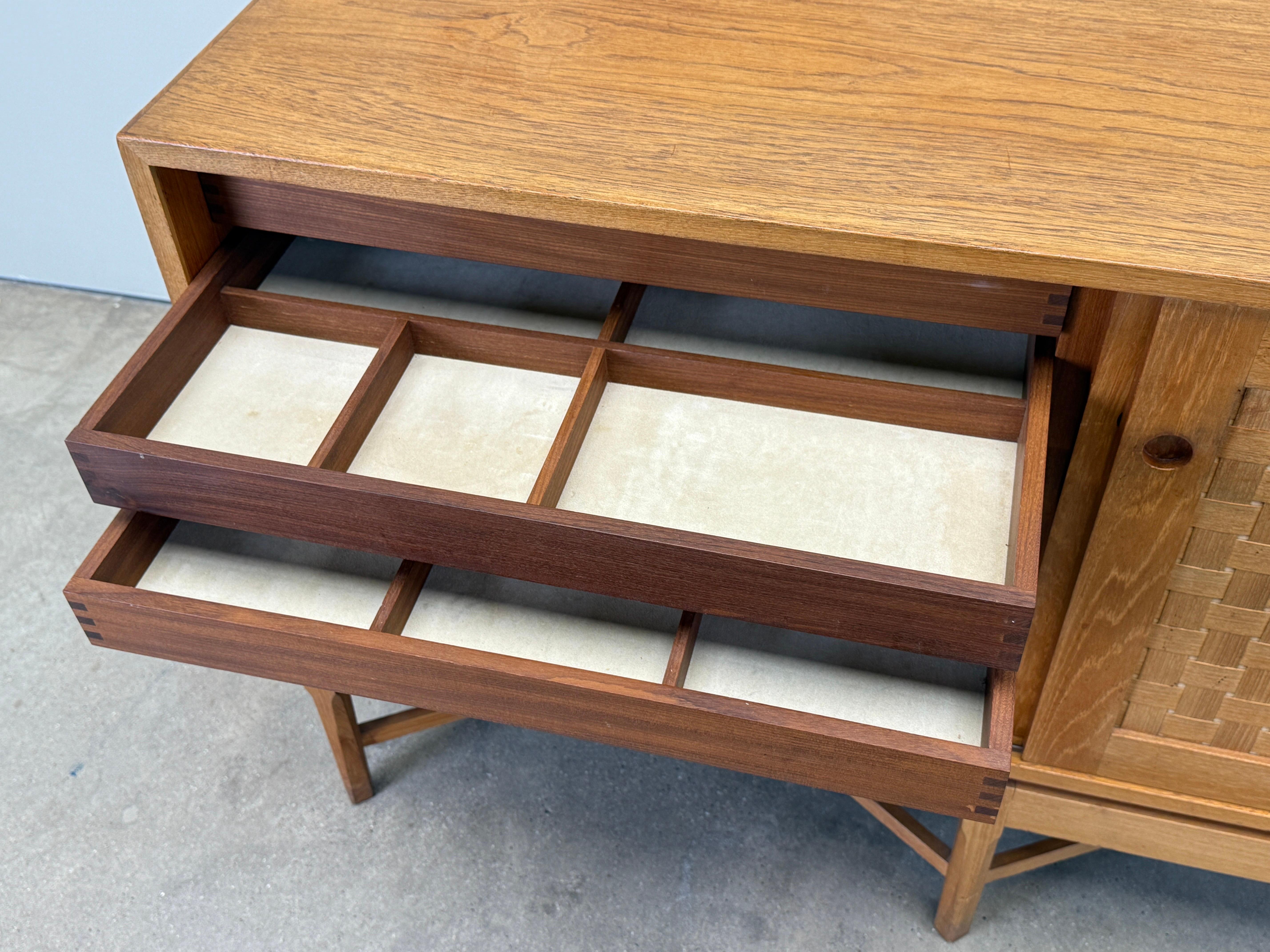 Woven Front Oak Cabinet by Ilse Rix in vendita 7