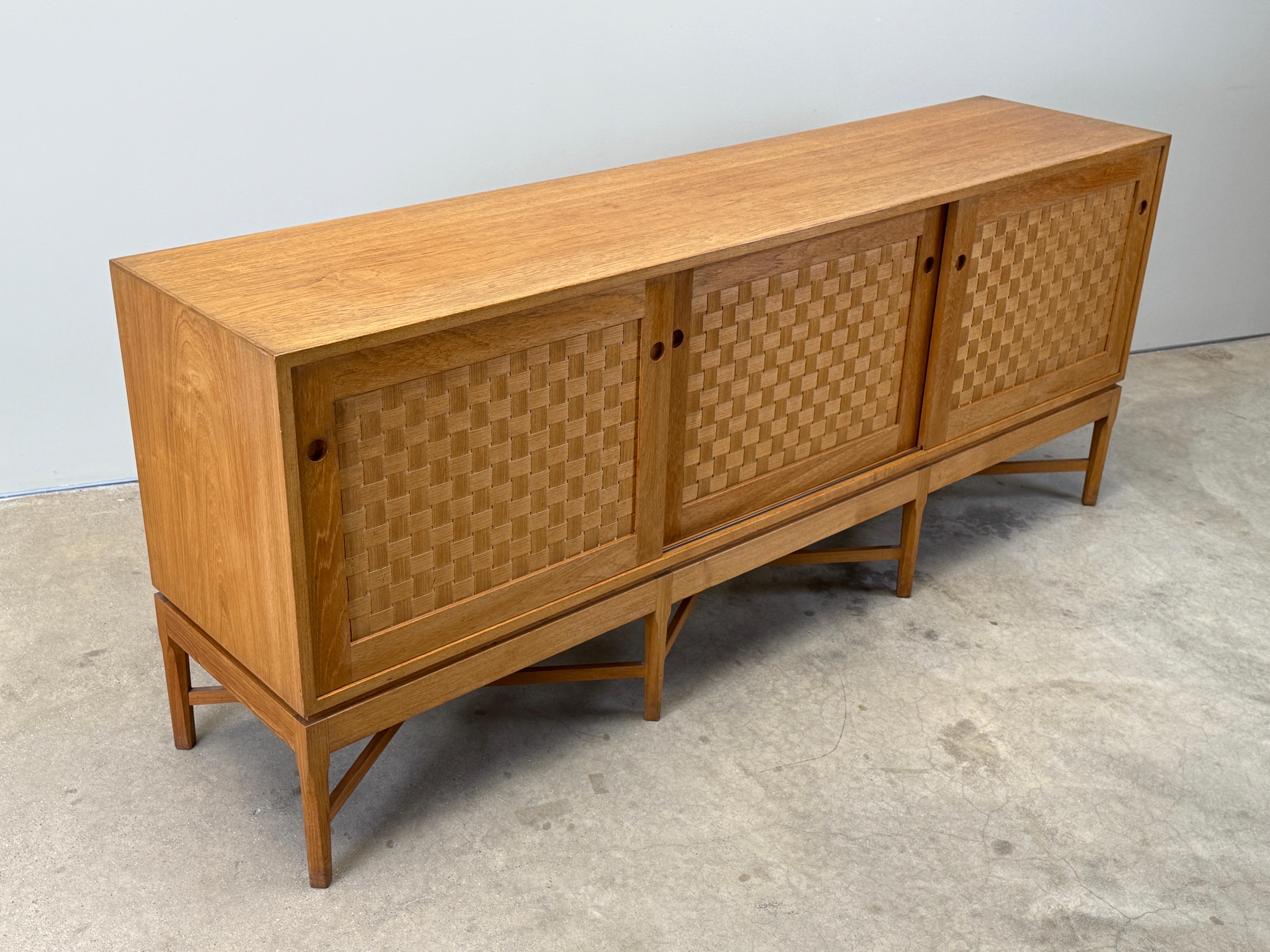 Woven Front Oak Cabinet by Ilse Rix in vendita 12