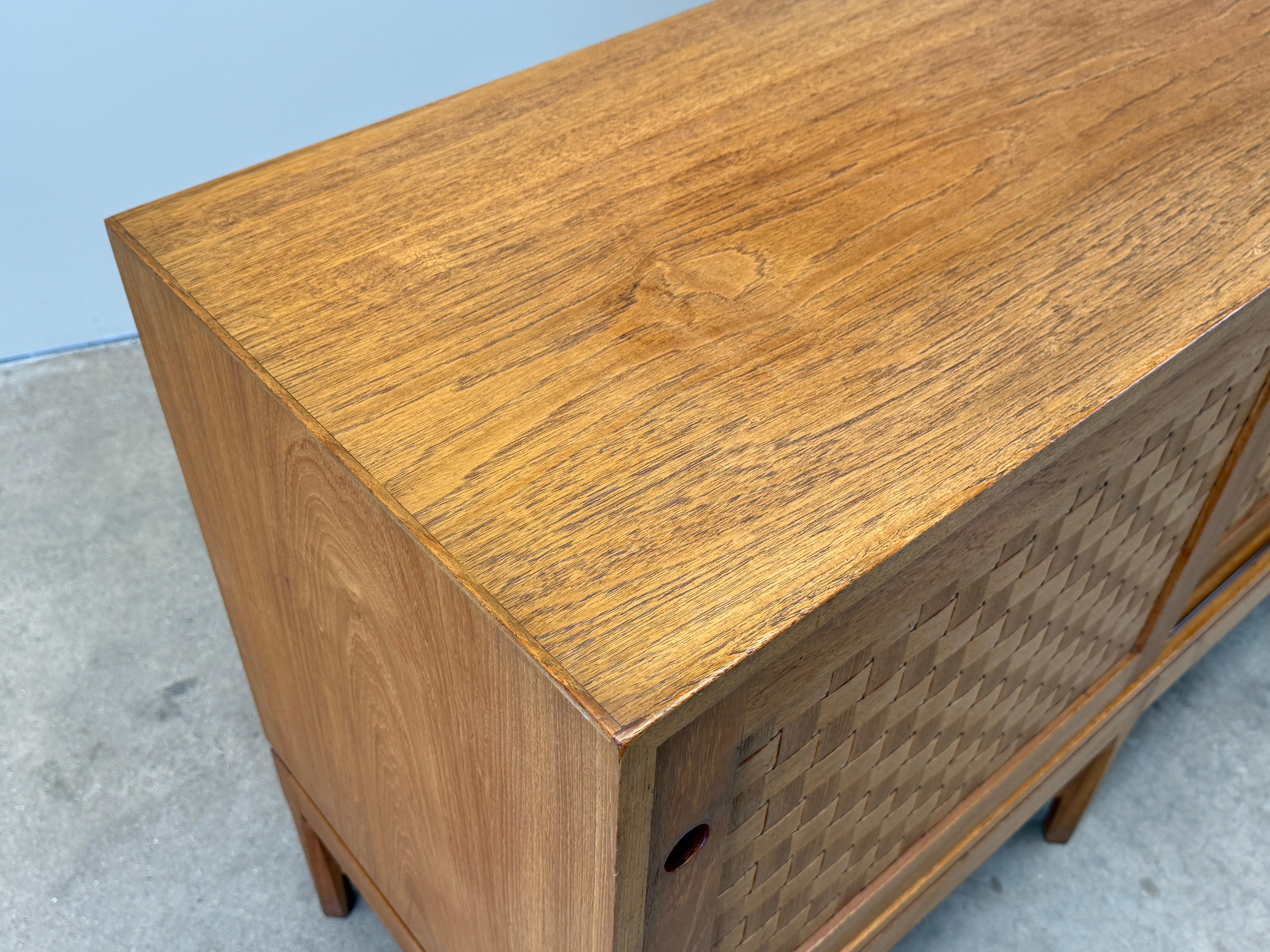 Woven Front Oak Cabinet by Ilse Rix in vendita 14
