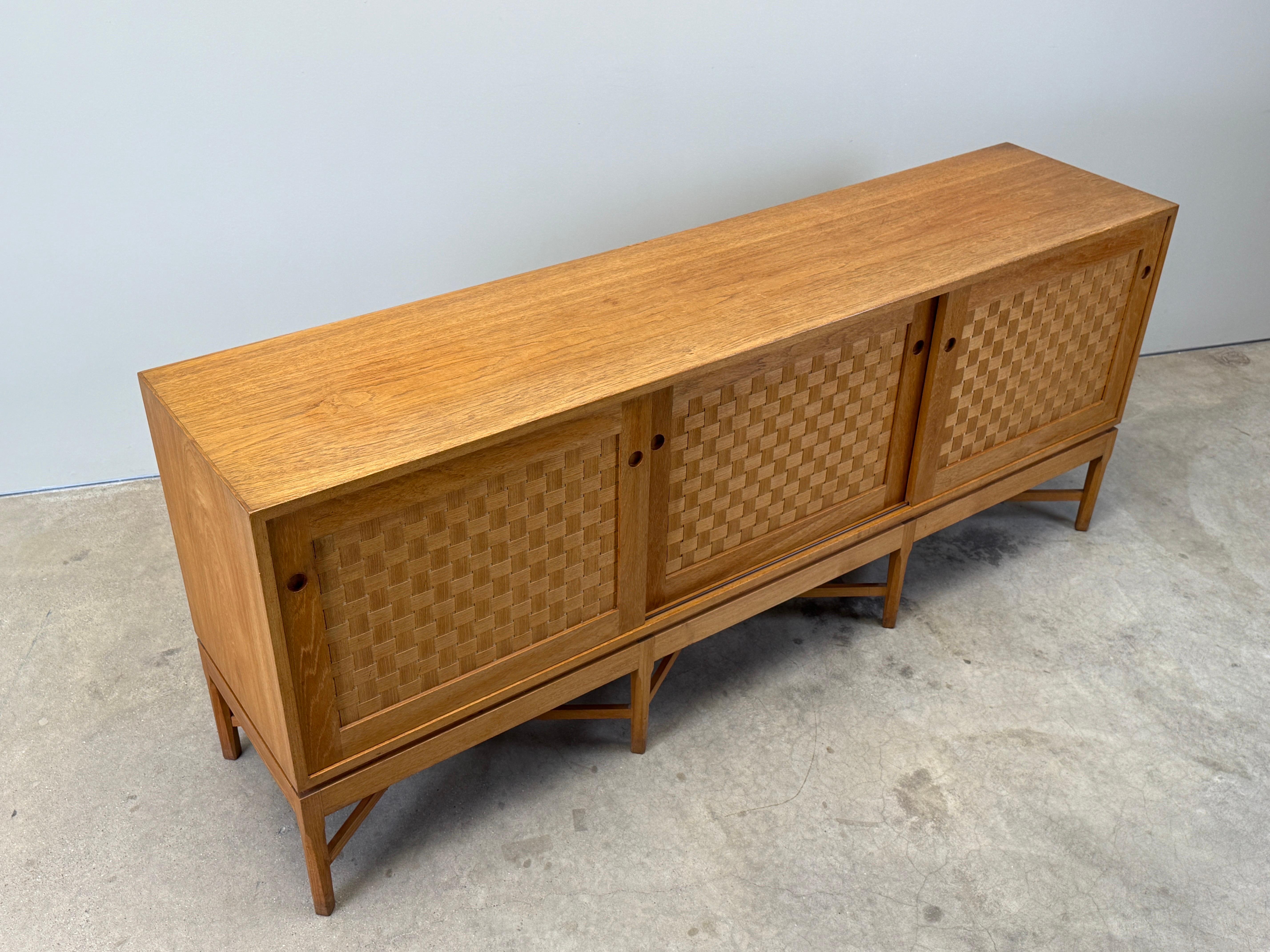 Woven Front Oak Cabinet by Ilse Rix in vendita 15