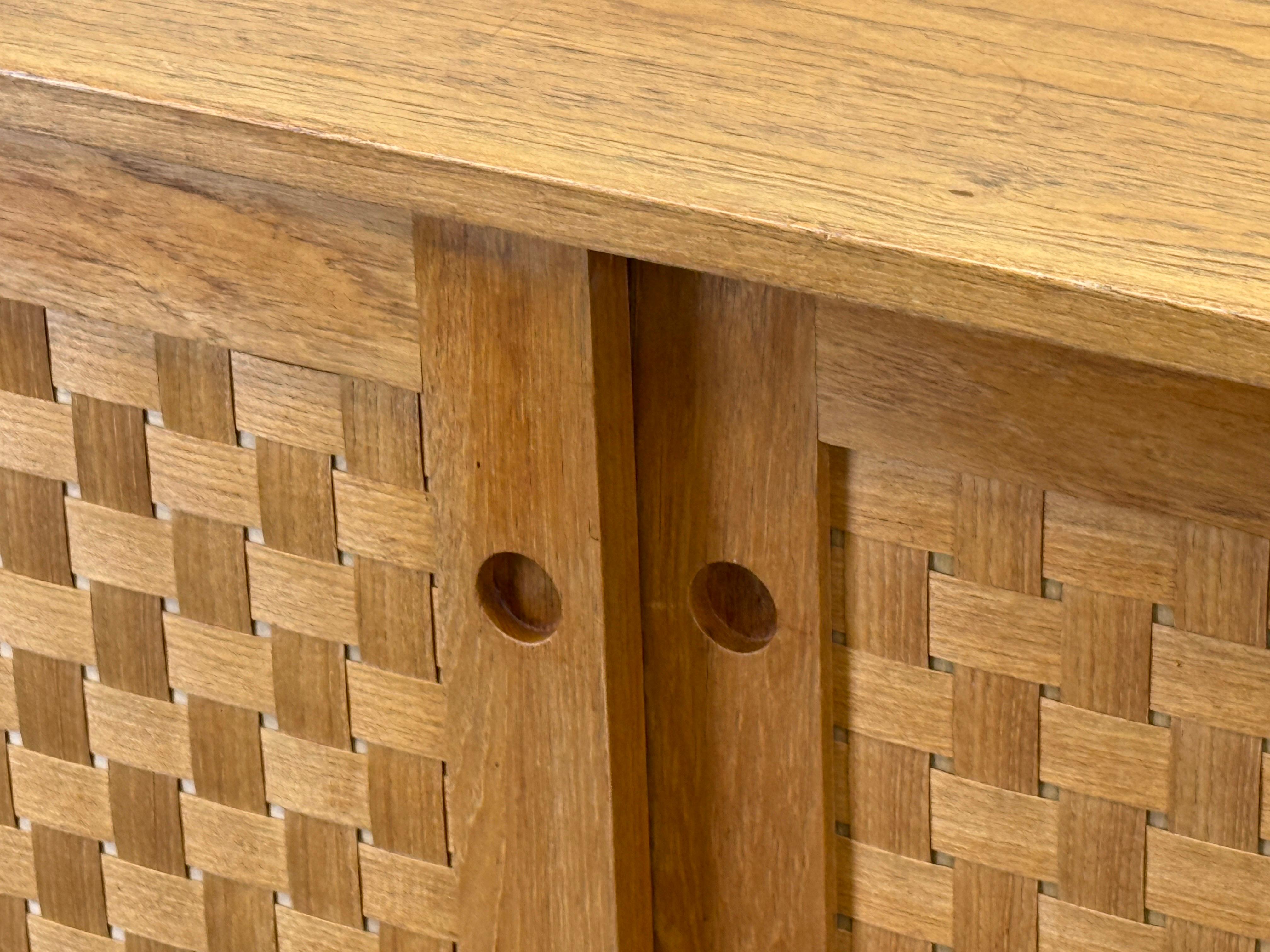 Woven Front Oak Cabinet by Ilse Rix in vendita 2