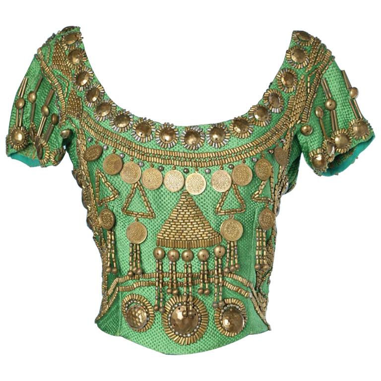 Top en soie verte tissée brodée de perles et de pièces en or Gianni Versace en vente