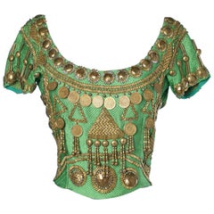 Top en soie verte tissée brodée de perles et de pièces en or Gianni Versace