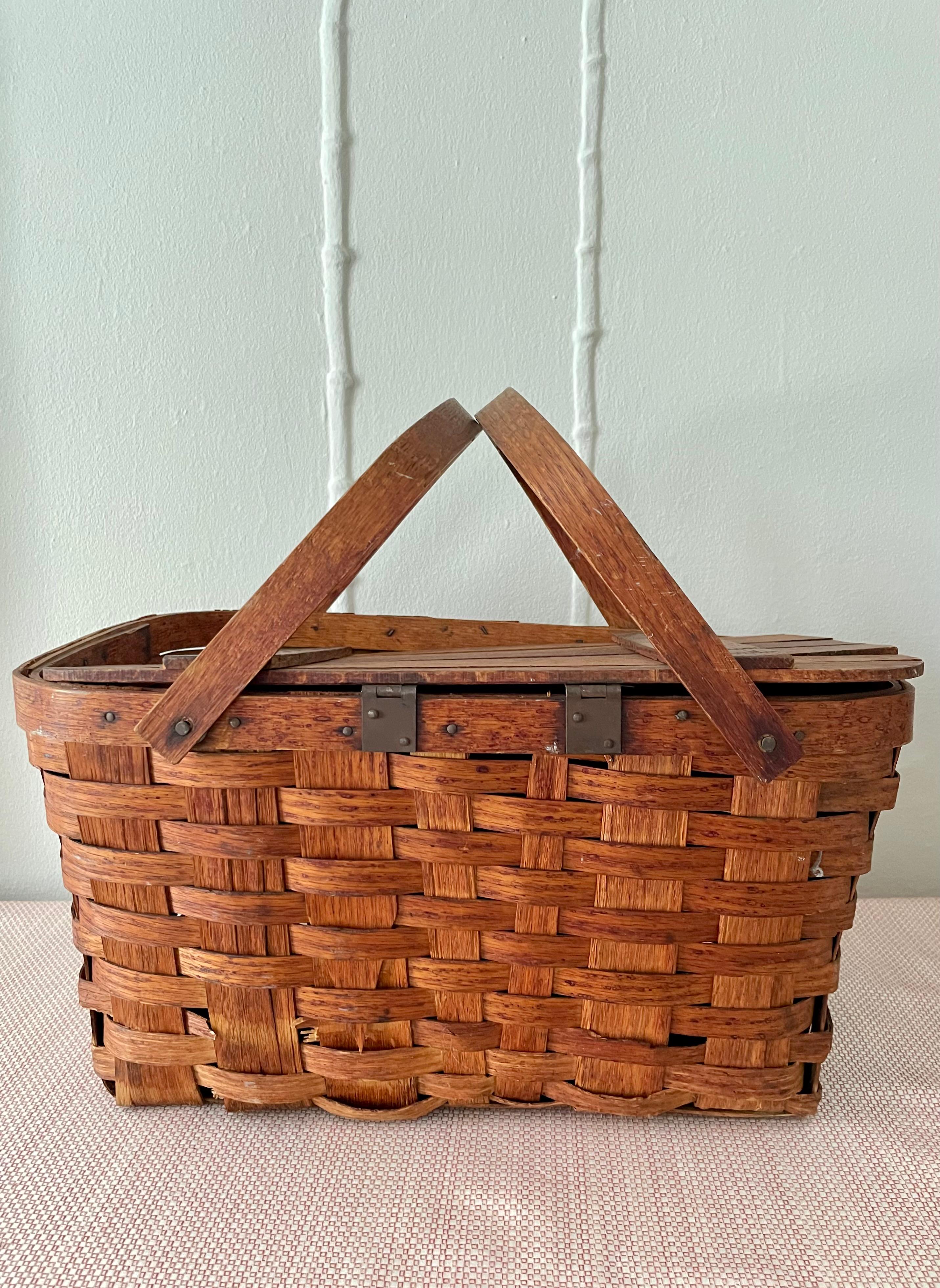 basket with hinged lid