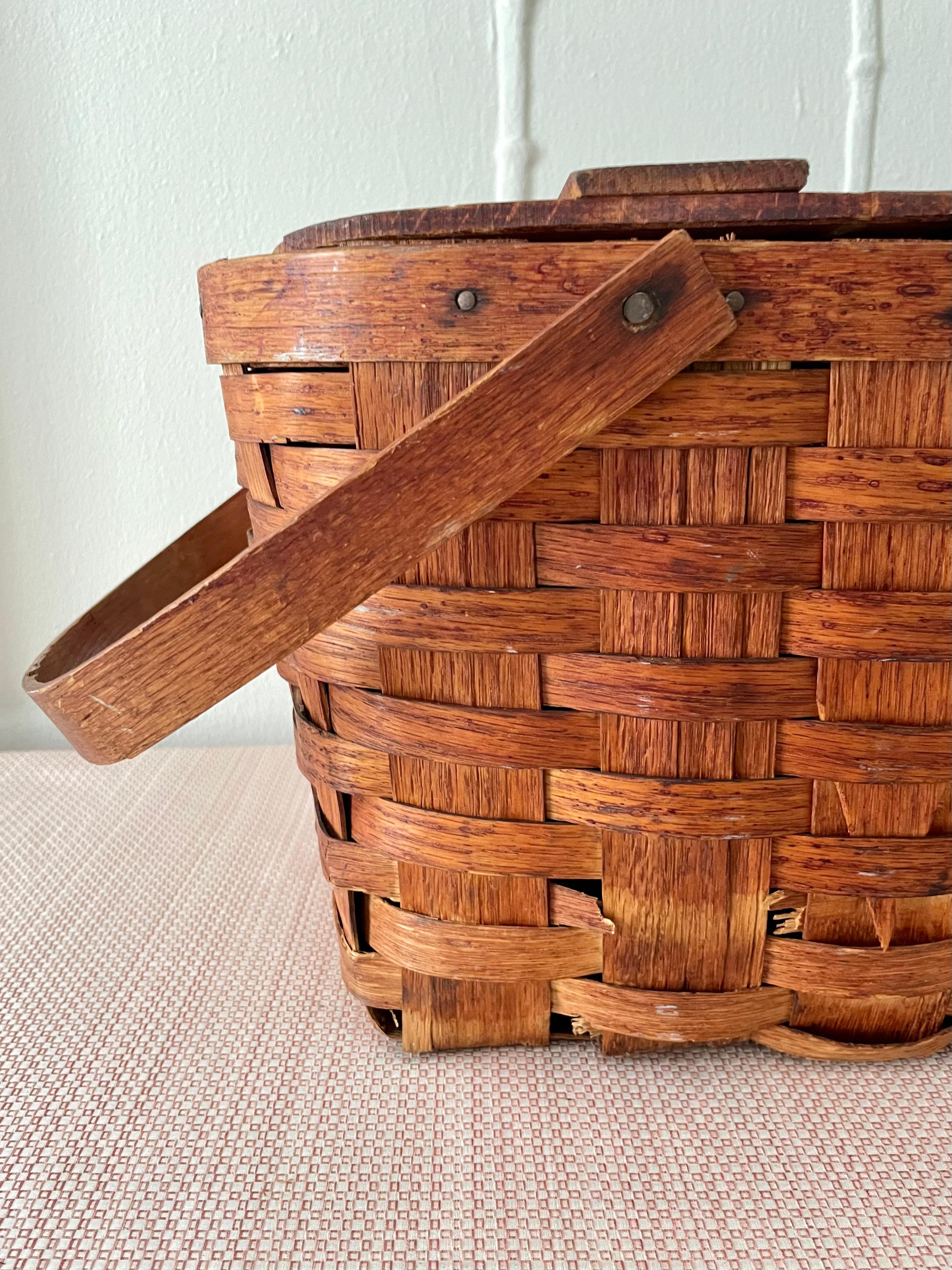 Folk Art Woven Hinged Lid Picnic Basket with Handles For Sale