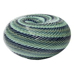 Geflochtener jadeblauer Korb II, von Layne Rowe