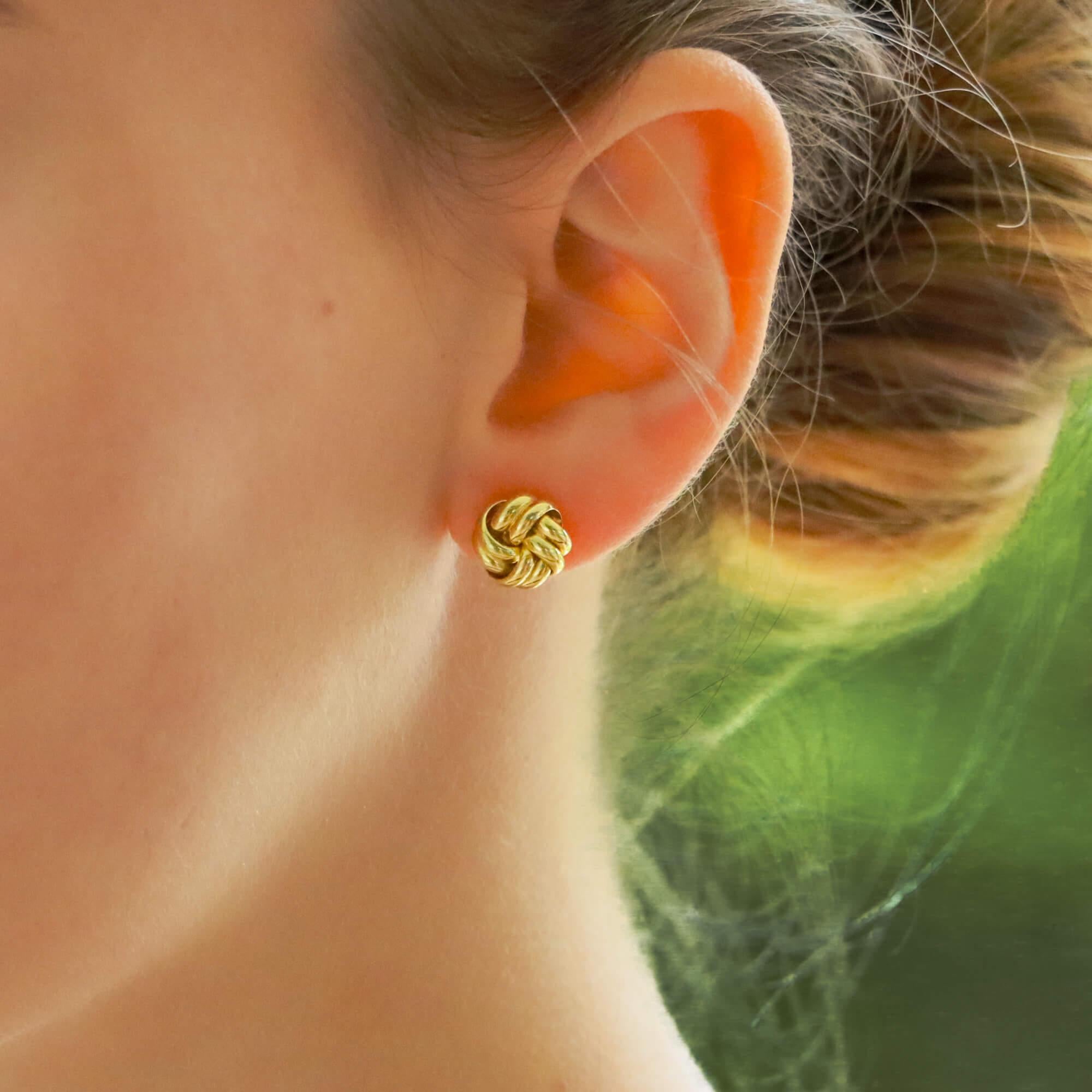  A fabulous pair of vintage knot stud earrings set in 18k yellow gold.

Each earrings depicts and double stranded woven knot and each are secured to reverse with a solid gold post and butterfly fitting.

Due to the design and size, these earrings