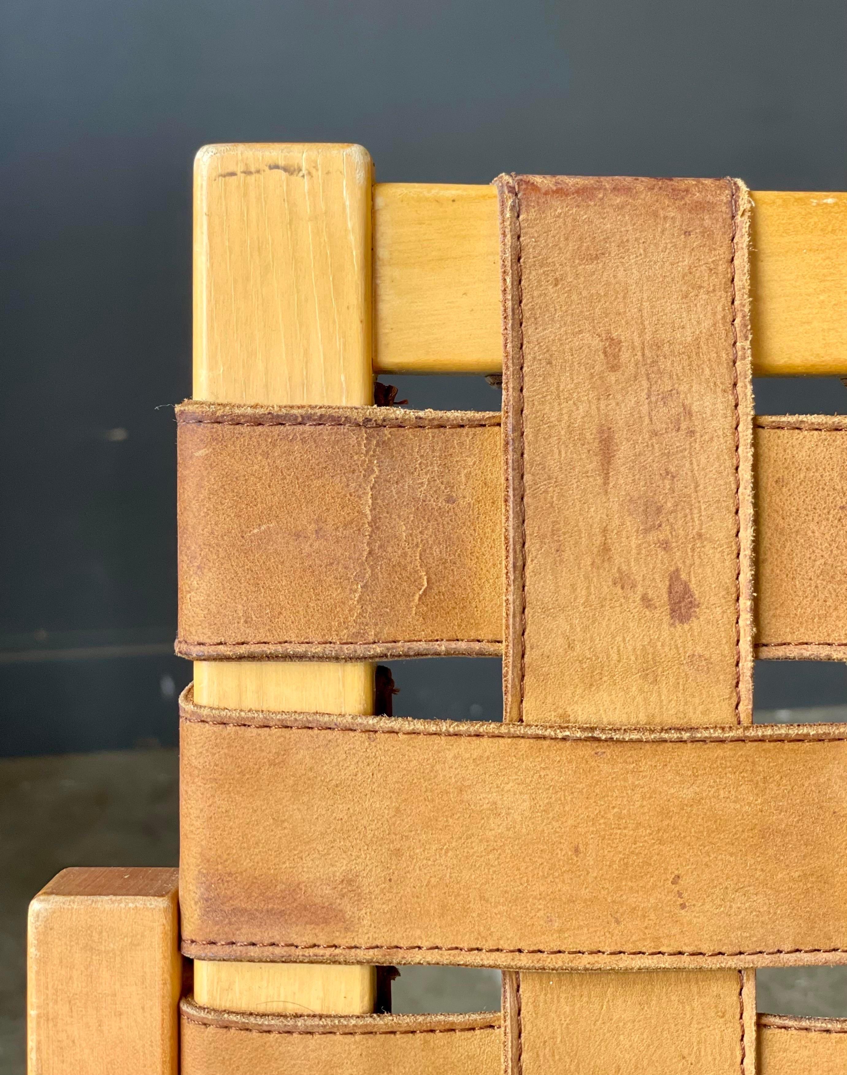 Bugholzstühle aus geflochtenem Leder - ein Paar im Zustand „Gut“ im Angebot in Hudson, NY