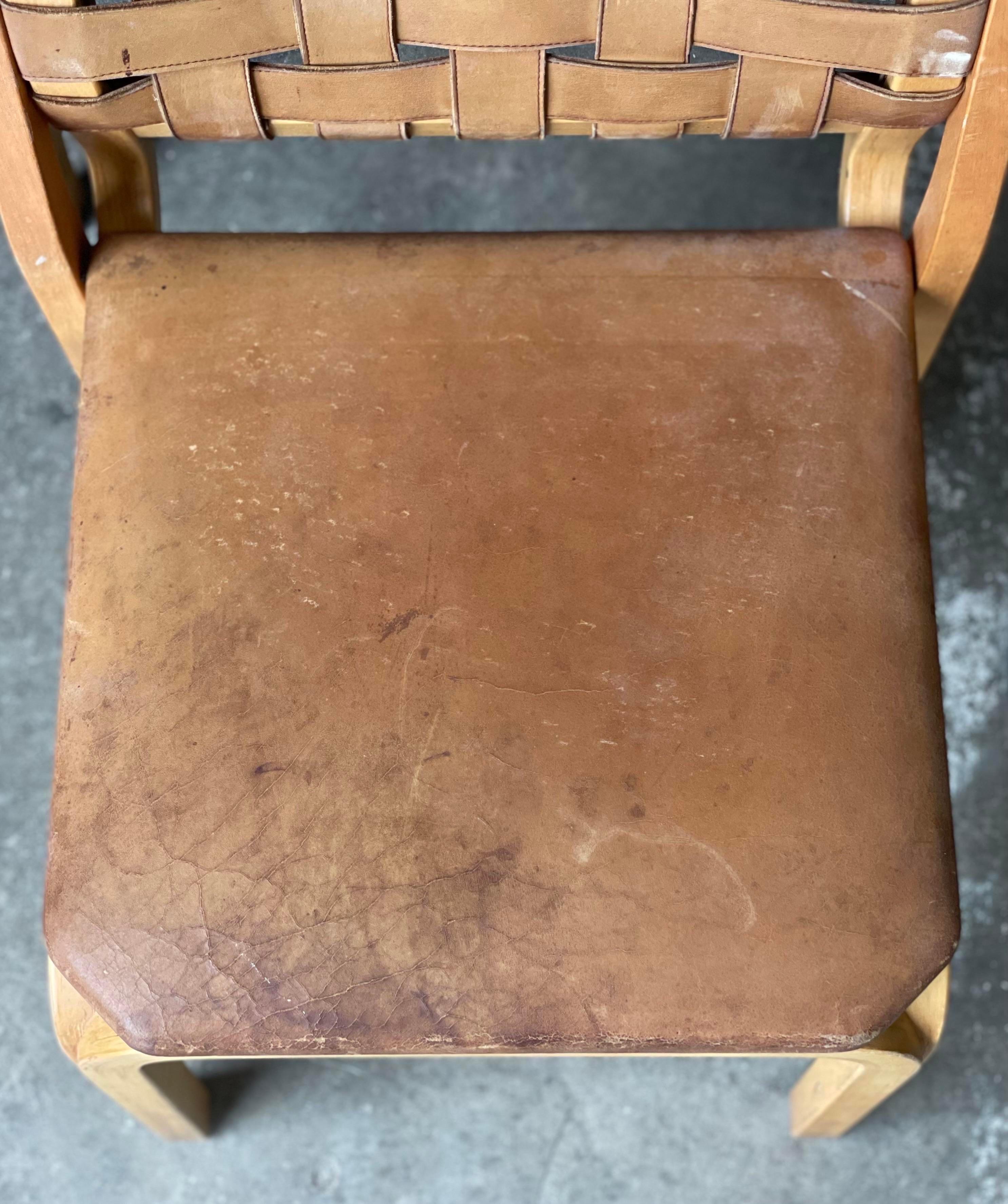 Paire de chaises en bentwood en cuir tressé en vente 1