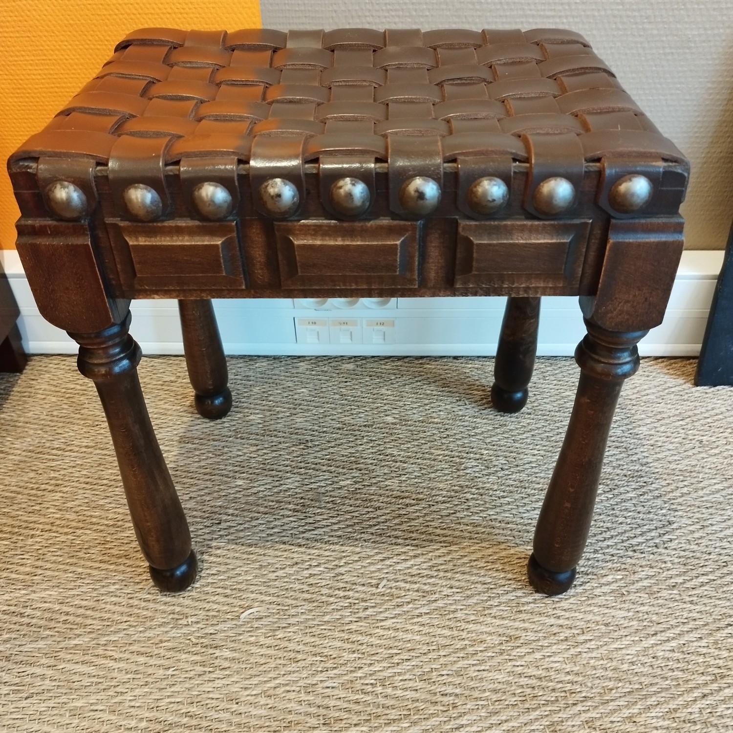 Nice and sturdy wood stool, with woven thick leather strips top. Very good condition.
Do not hesitate to ask me for a shipping quote.