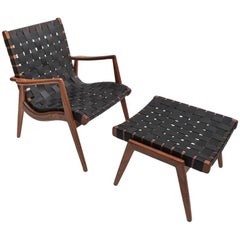 Fauteuil et Pouf en Noyer à Sangles en Cuir Tissé par Smilow Furniture