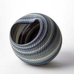 Mandala tejido de jade azul (X.Lg II), recipiente escultórico de vidrio soplado de Layne Rowe