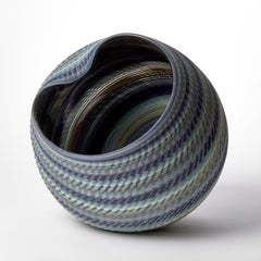 Mandala tissé en jade bleu (X.X.Lg), une sculpture en verre soufflé de The Rowowe