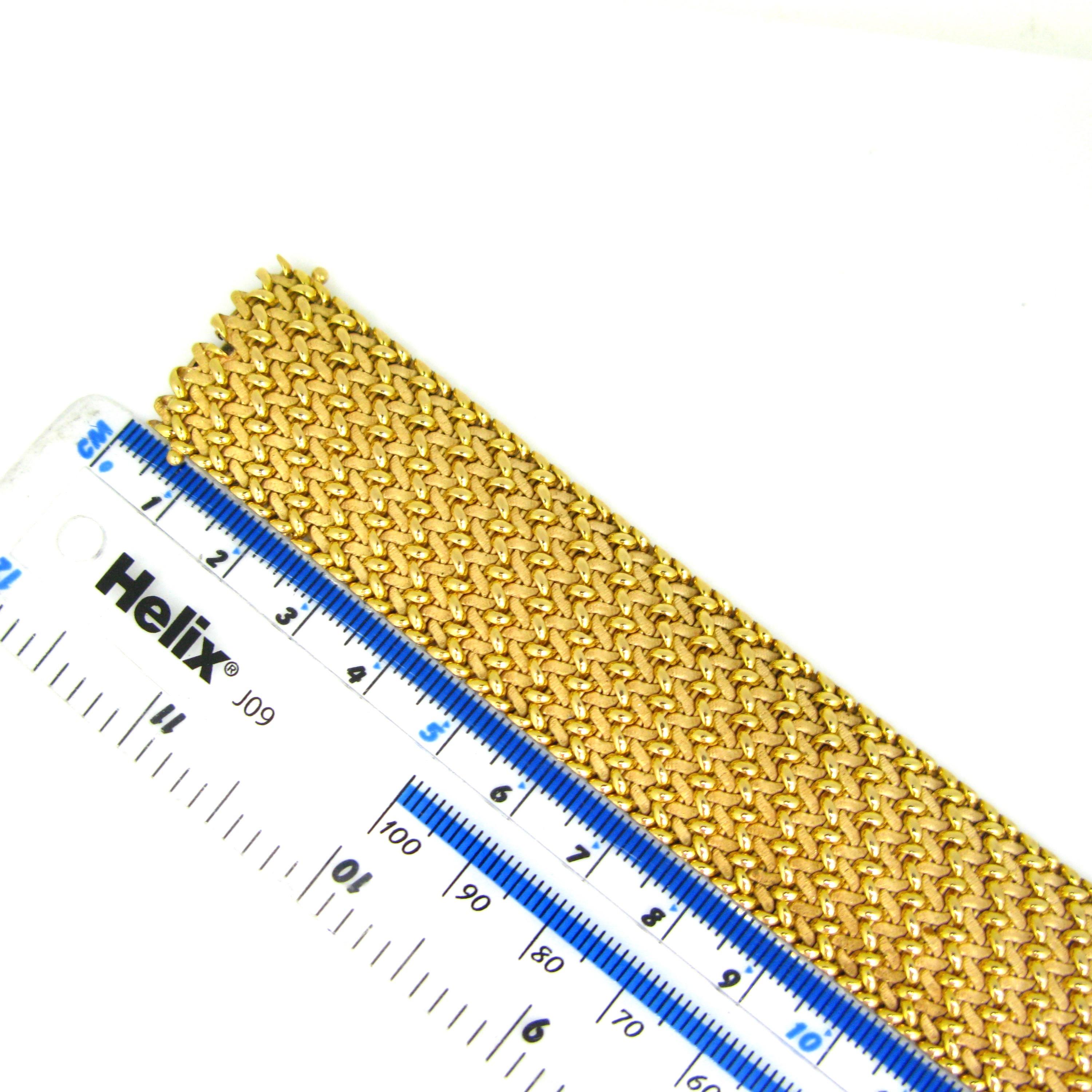 Woven Mesh Large Textured Yellow Gold Cuff Bracelet In Good Condition In London, GB