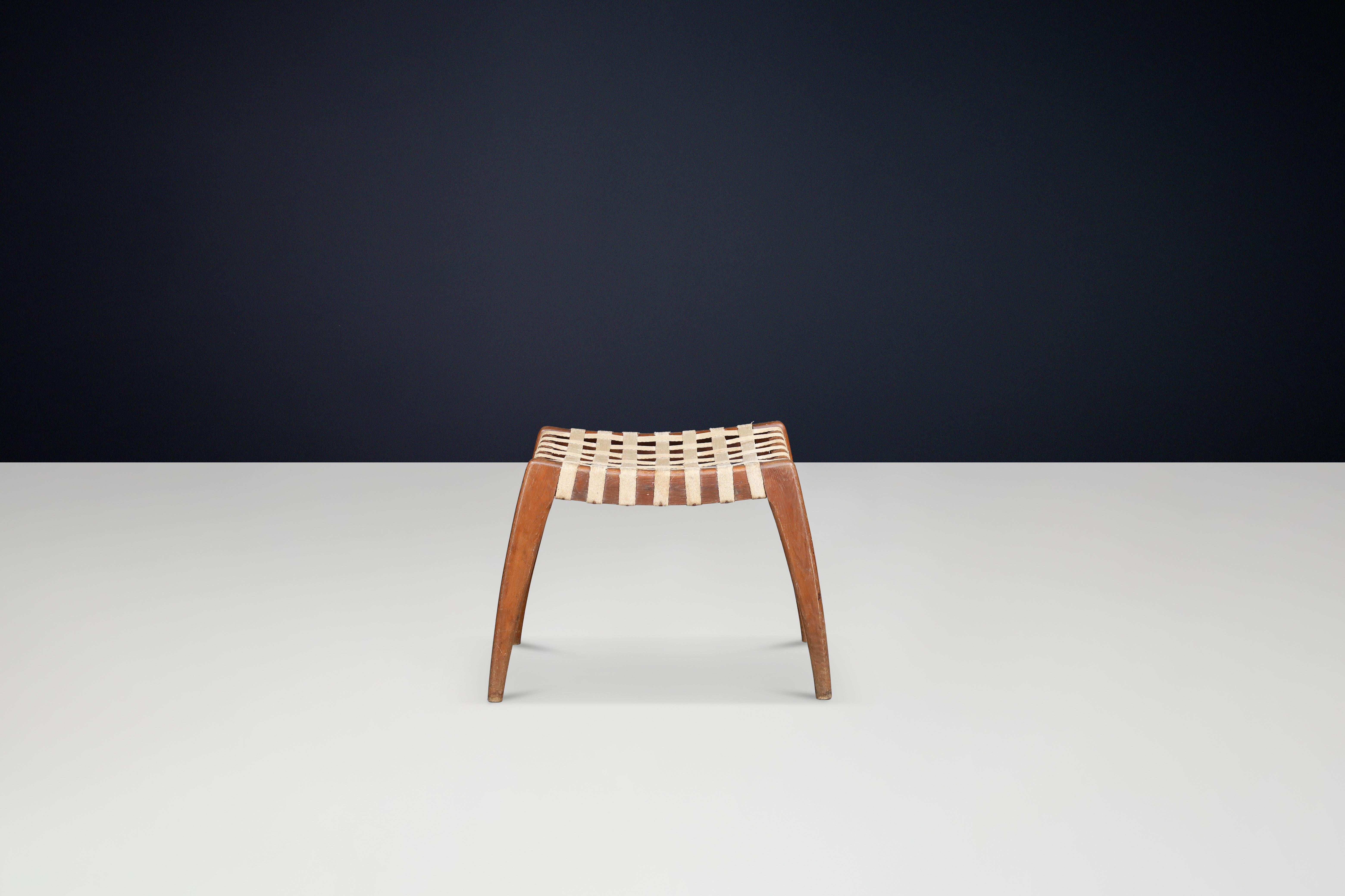Tabouret en Oak Oak tissé par Jan Vaněk pour Krásná Jizba, Tchécoslovaquie, années 1940 Bon état - En vente à Almelo, NL