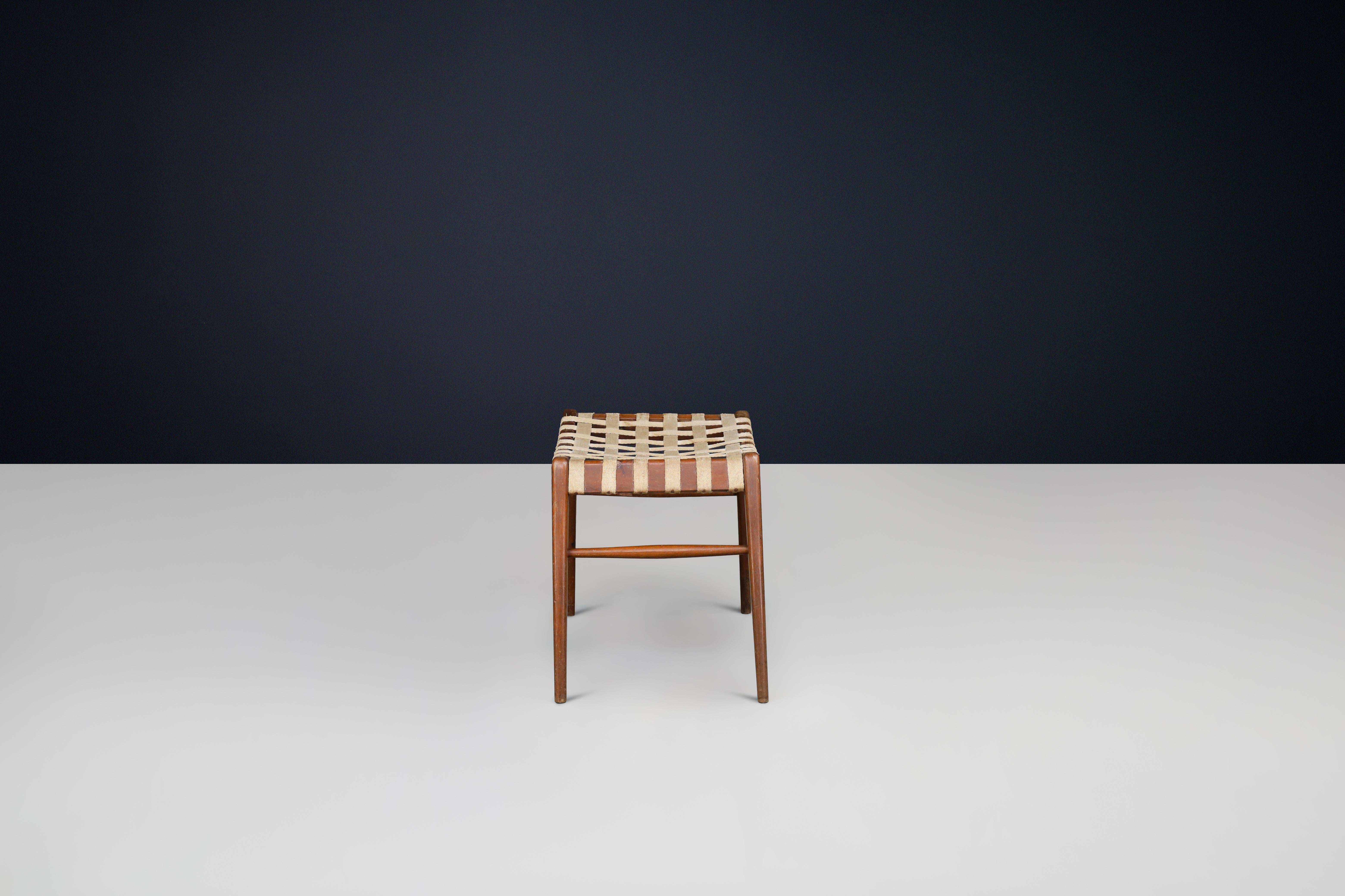 Milieu du XXe siècle Tabouret en Oak Oak tissé par Jan Vaněk pour Krásná Jizba, Tchécoslovaquie, années 1940 en vente