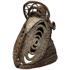 Cesto intrecciato dipinto Vecchio casco Yam Maschera scultorea viso Papua Nuova Guinea