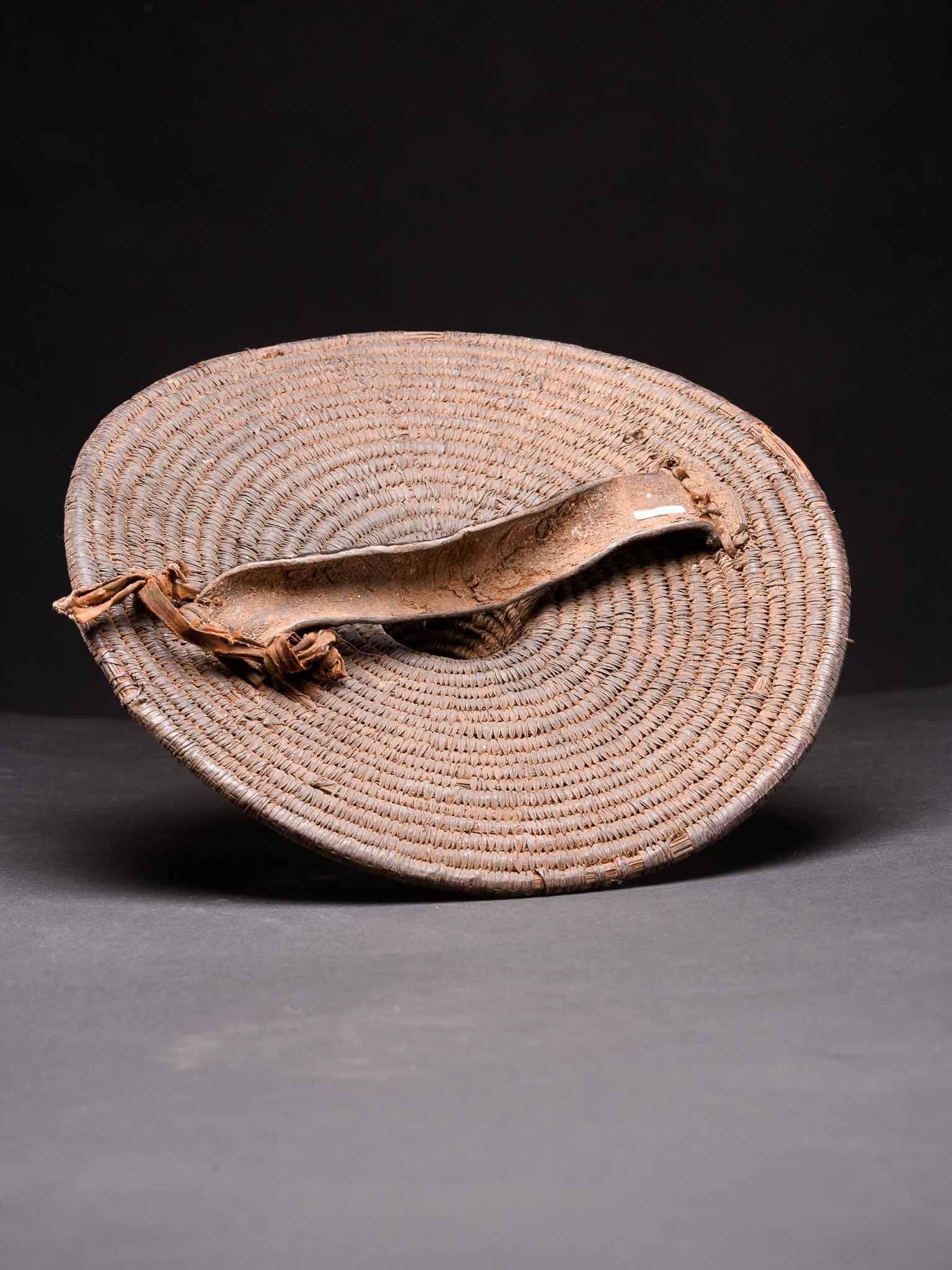 Gewebtes Abwehrschild, Batammaliba-Kultur, Republik Benin. (Organisches Material) im Angebot