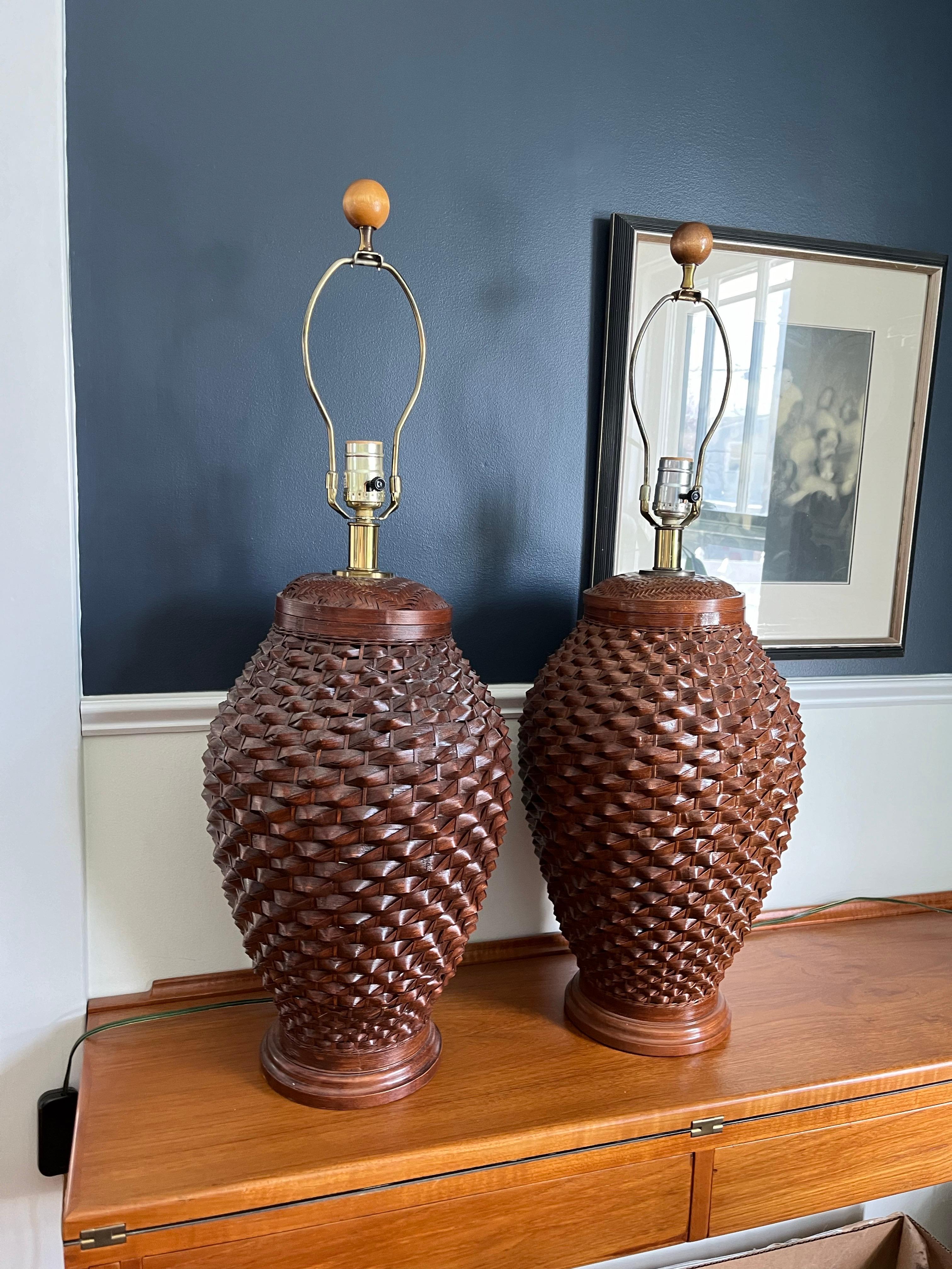 Sconosciuto Lampade con cesto in rattan intrecciato in vendita