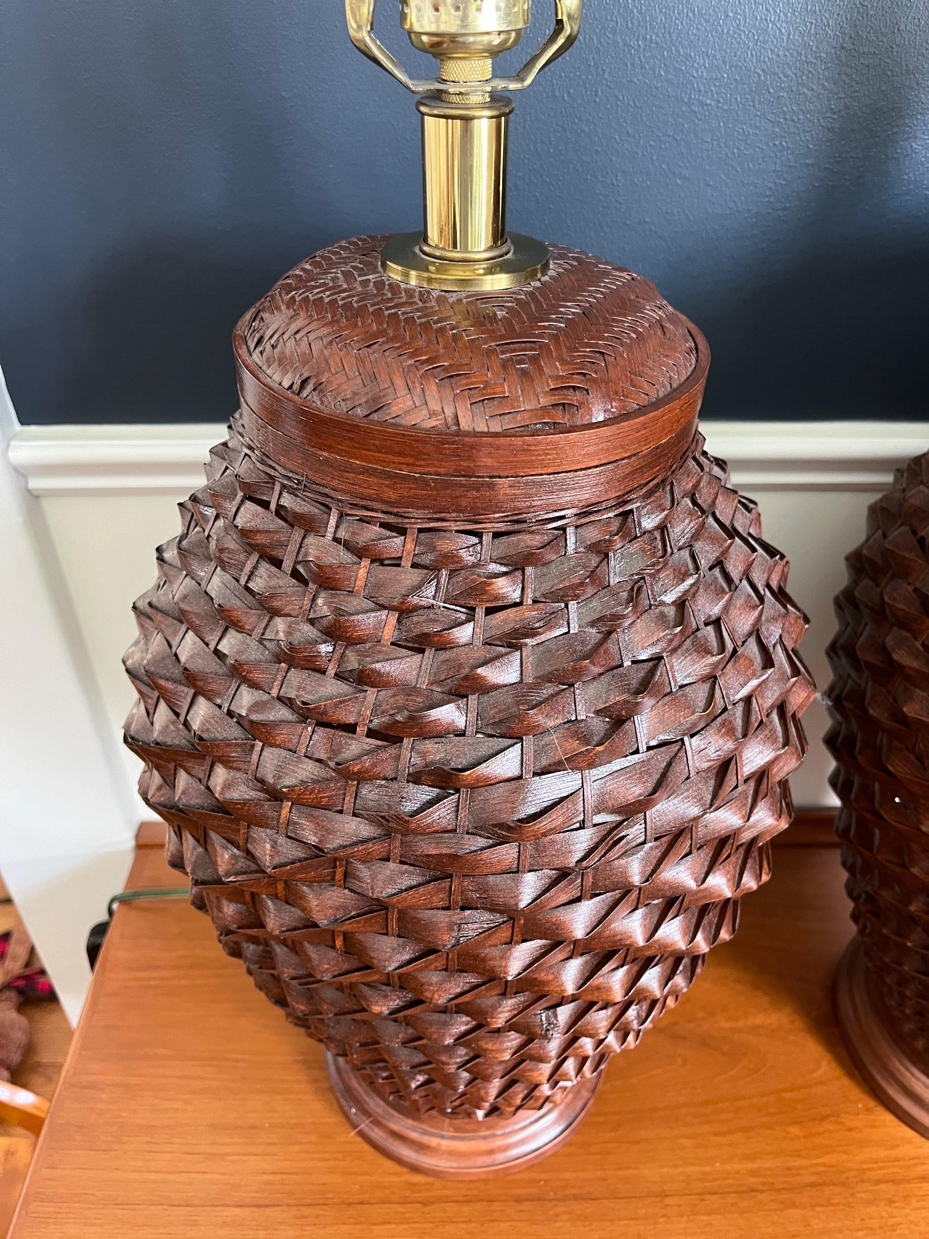 Lampade con cesto in rattan intrecciato In condizioni buone in vendita a W Allenhurst, NJ